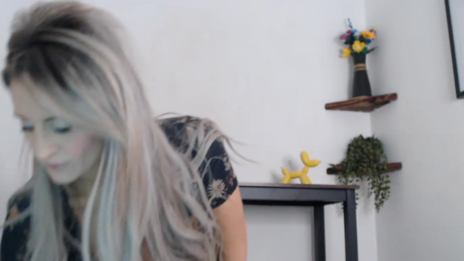 Gallery image thumbnail from English_rose_'s myfreecams stream on, 08/09/2023, 13:14 image 17 of 20