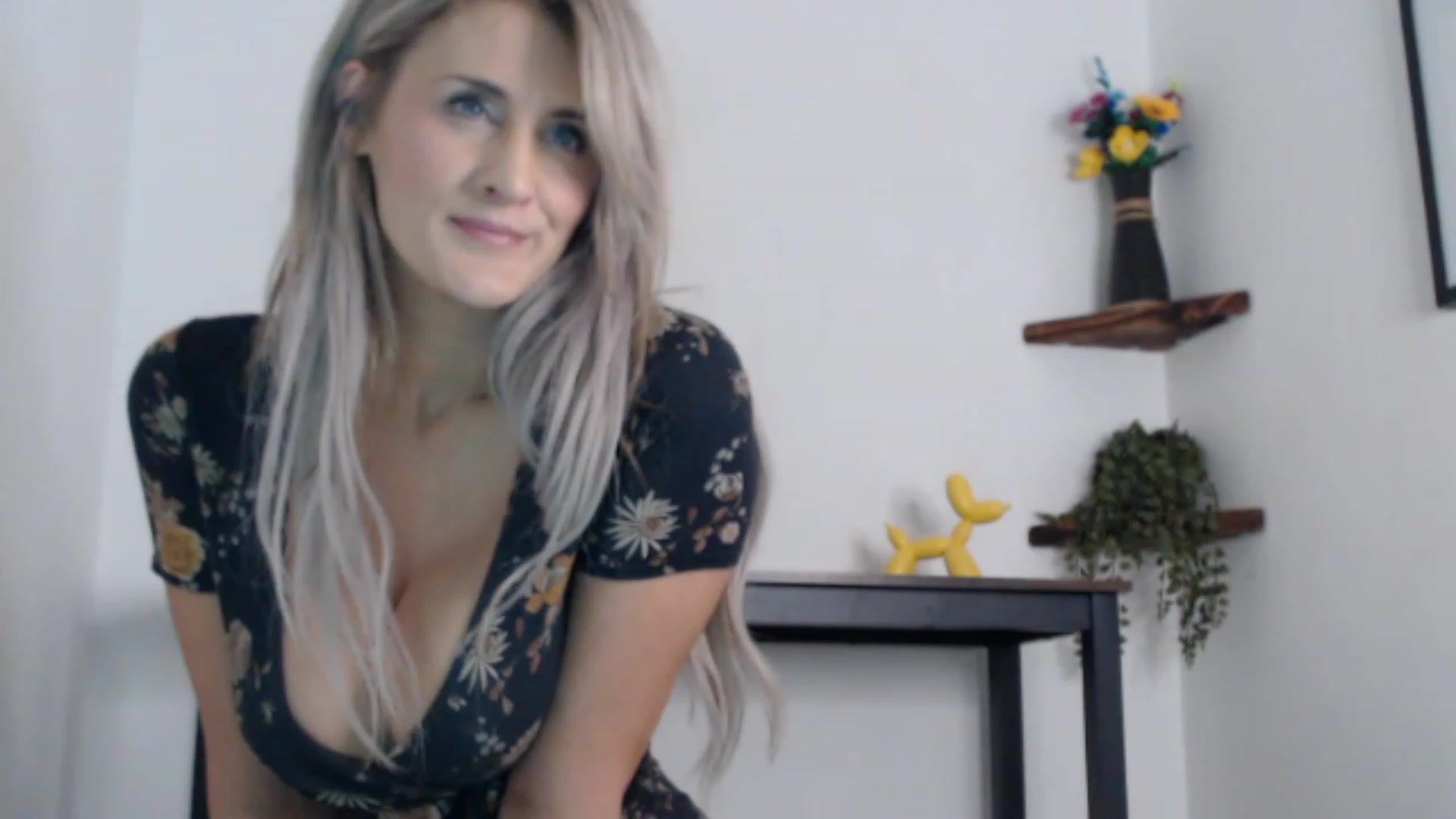 Gallery image thumbnail from English_rose_'s myfreecams stream on, 08/09/2023, 14:31 image 6 of 20