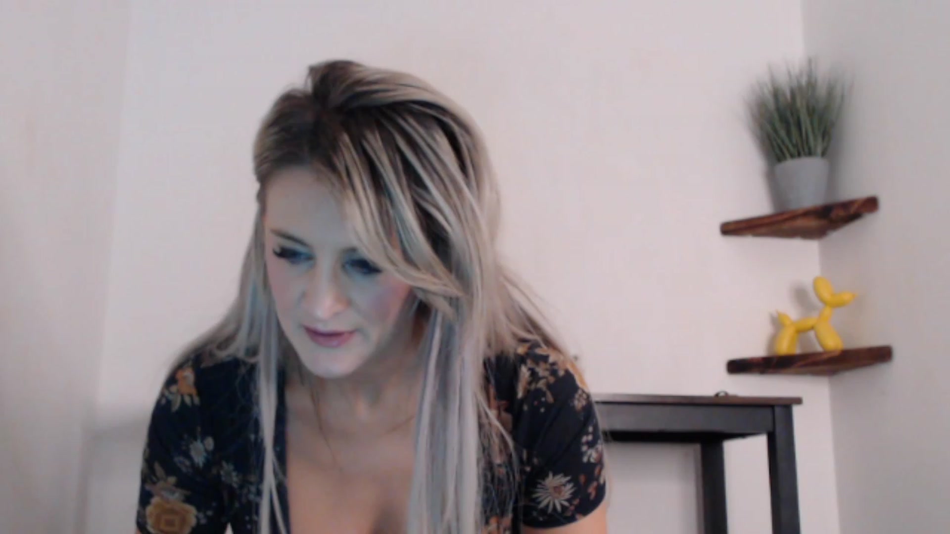 Gallery image thumbnail from English_rose_'s myfreecams stream on, 03/11/2024, 15:29 image 13 of 20
