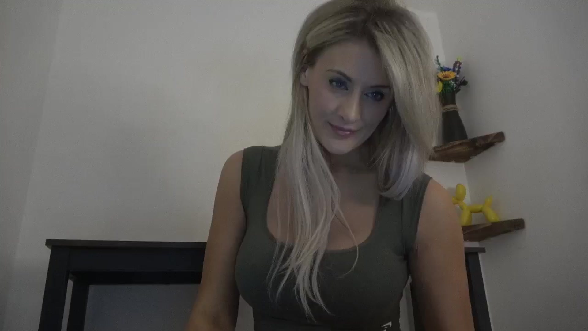 Gallery image thumbnail from English_rose_'s myfreecams stream on, 05/18/2025, 13:38 image 3 of 20