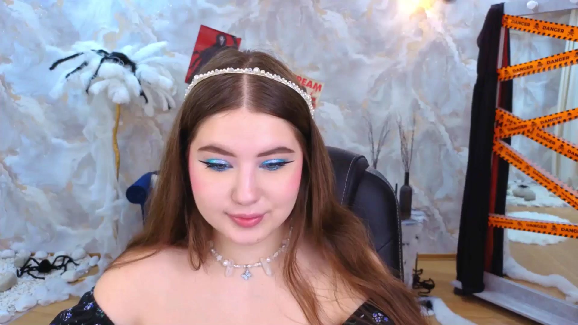 Gallery image thumbnail from EnigmaVeil's myfreecams stream on, 10/24/2025, 19:33 image 15 of 20