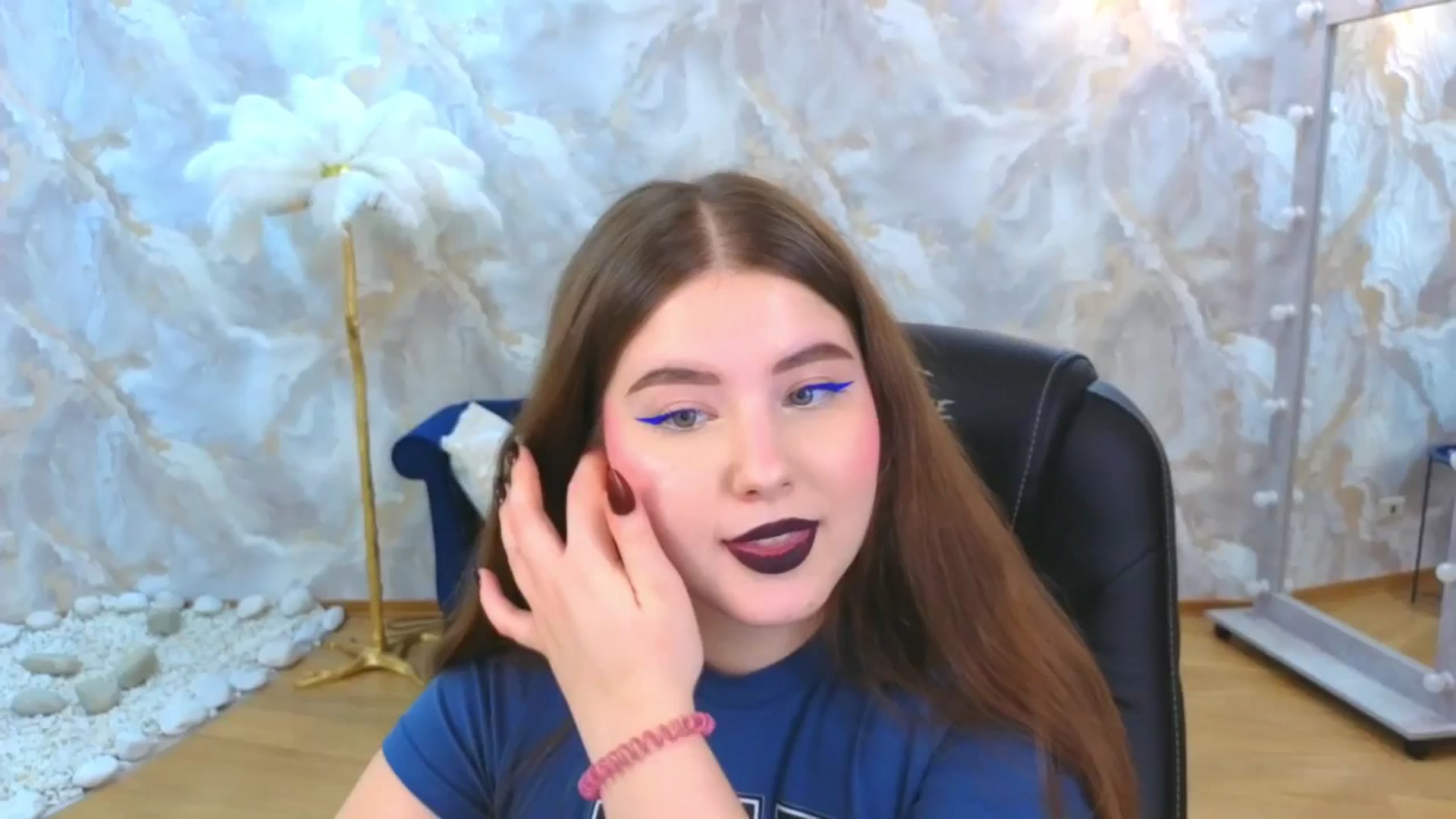 Gallery image thumbnail from EnigmaVeil's myfreecams stream on, 11/19/2025, 07:11 image 5 of 20