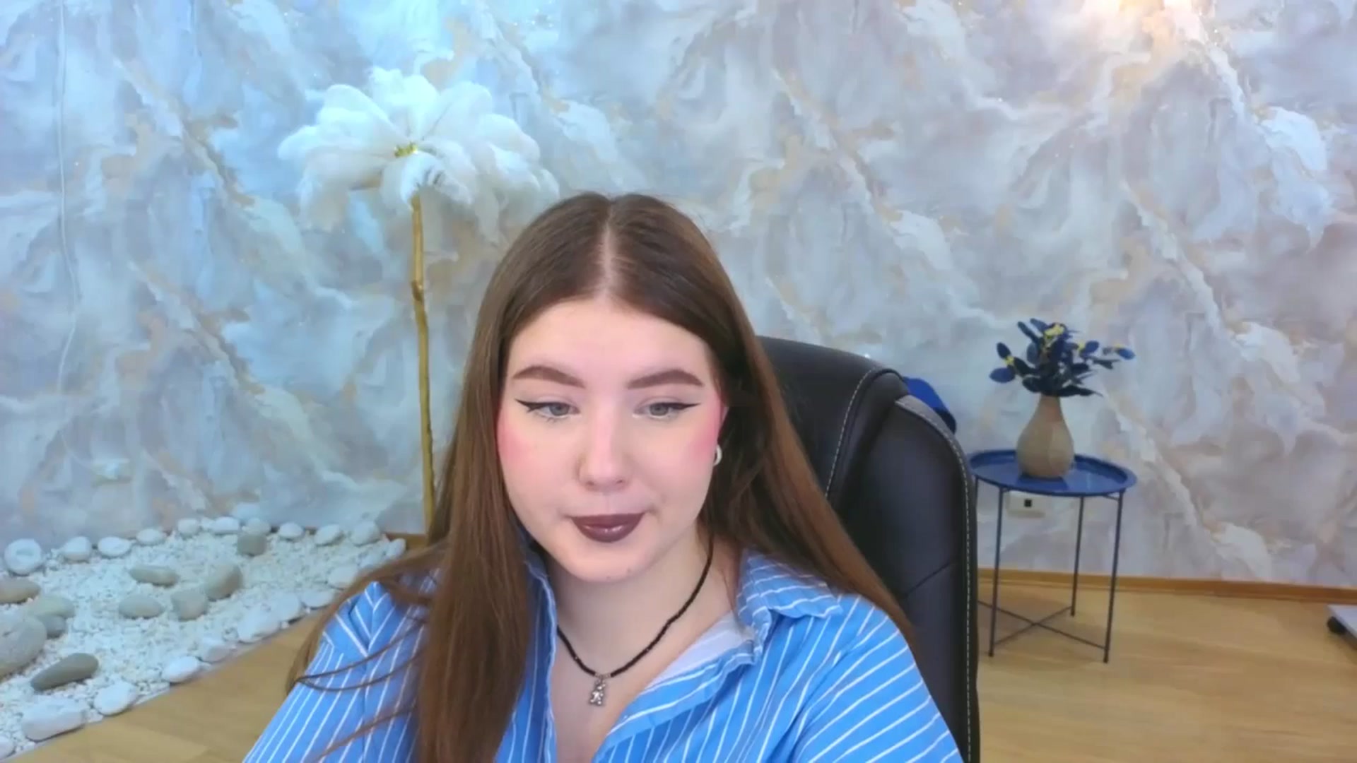 Gallery image thumbnail from EnigmaVeil's myfreecams stream on, 12/05/2025, 19:39 image 19 of 20
