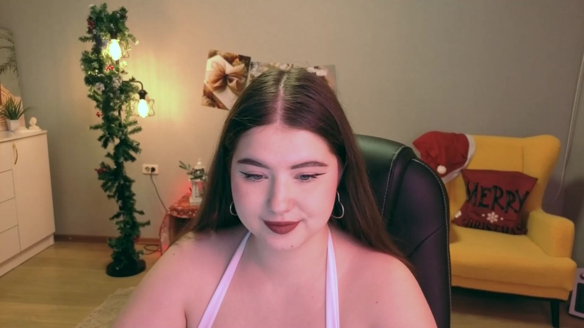 Gallery image thumbnail from EnigmaVeil's myfreecams stream on, 12/25/2025, 20:47 image 2 of 20