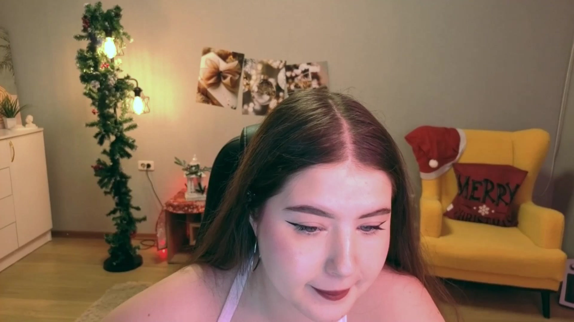 Gallery image thumbnail from EnigmaVeil's myfreecams stream on, 12/25/2025, 21:13 image 14 of 20