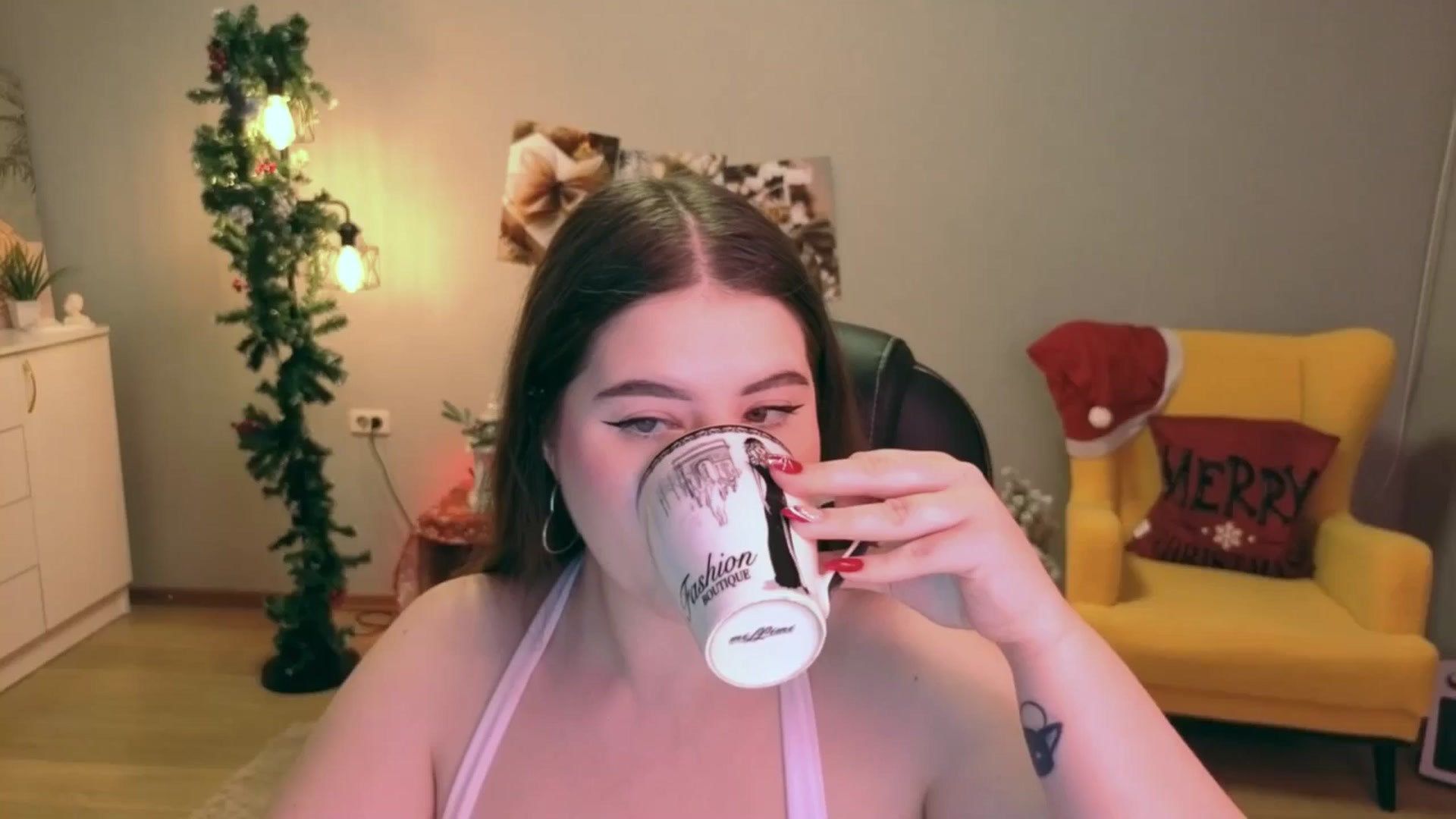 Gallery image thumbnail from EnigmaVeil's myfreecams stream on, 12/25/2025, 21:13 image 10 of 20