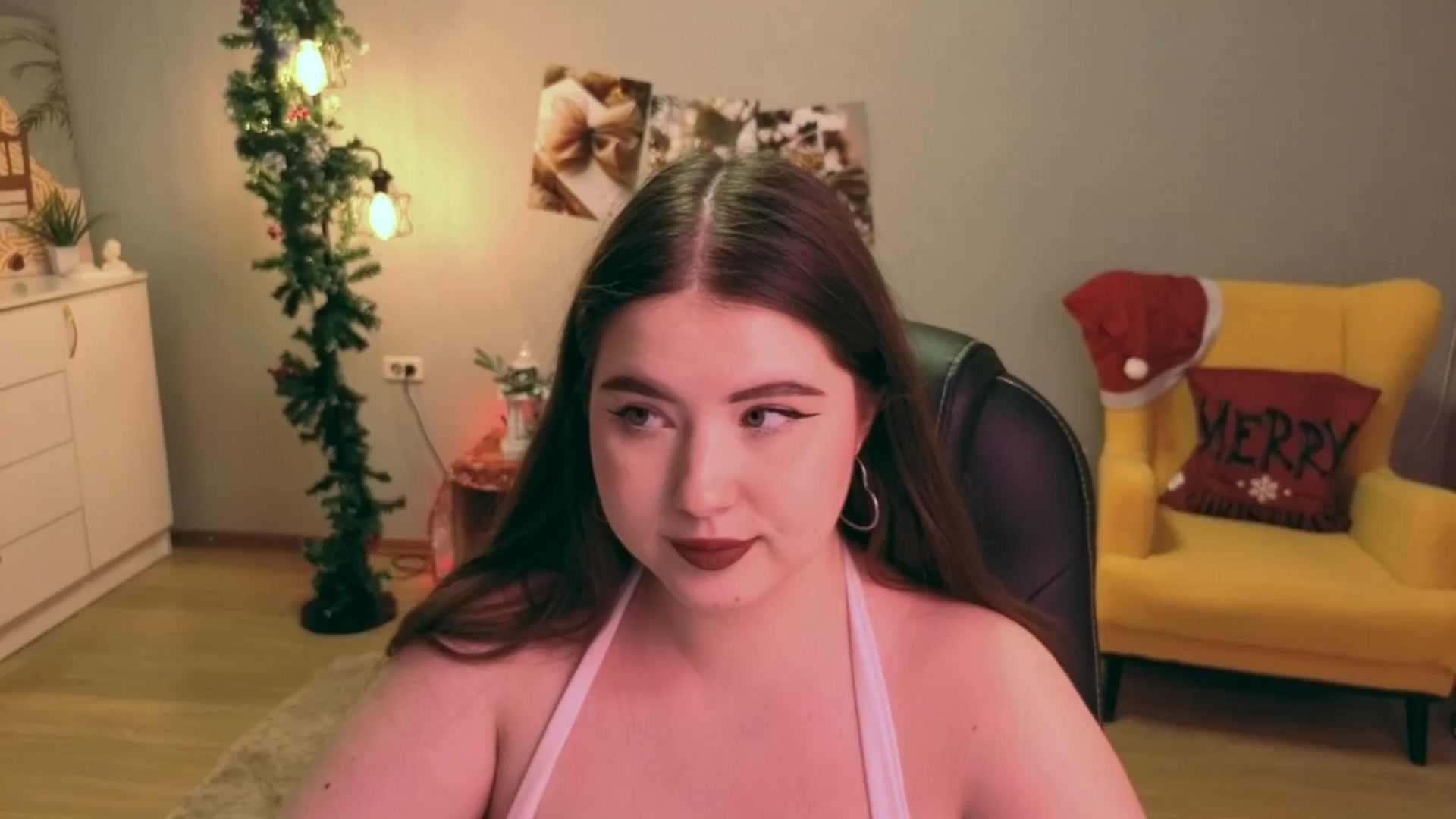 Gallery image thumbnail from EnigmaVeil's myfreecams stream on, 12/25/2025, 22:14 image 18 of 20