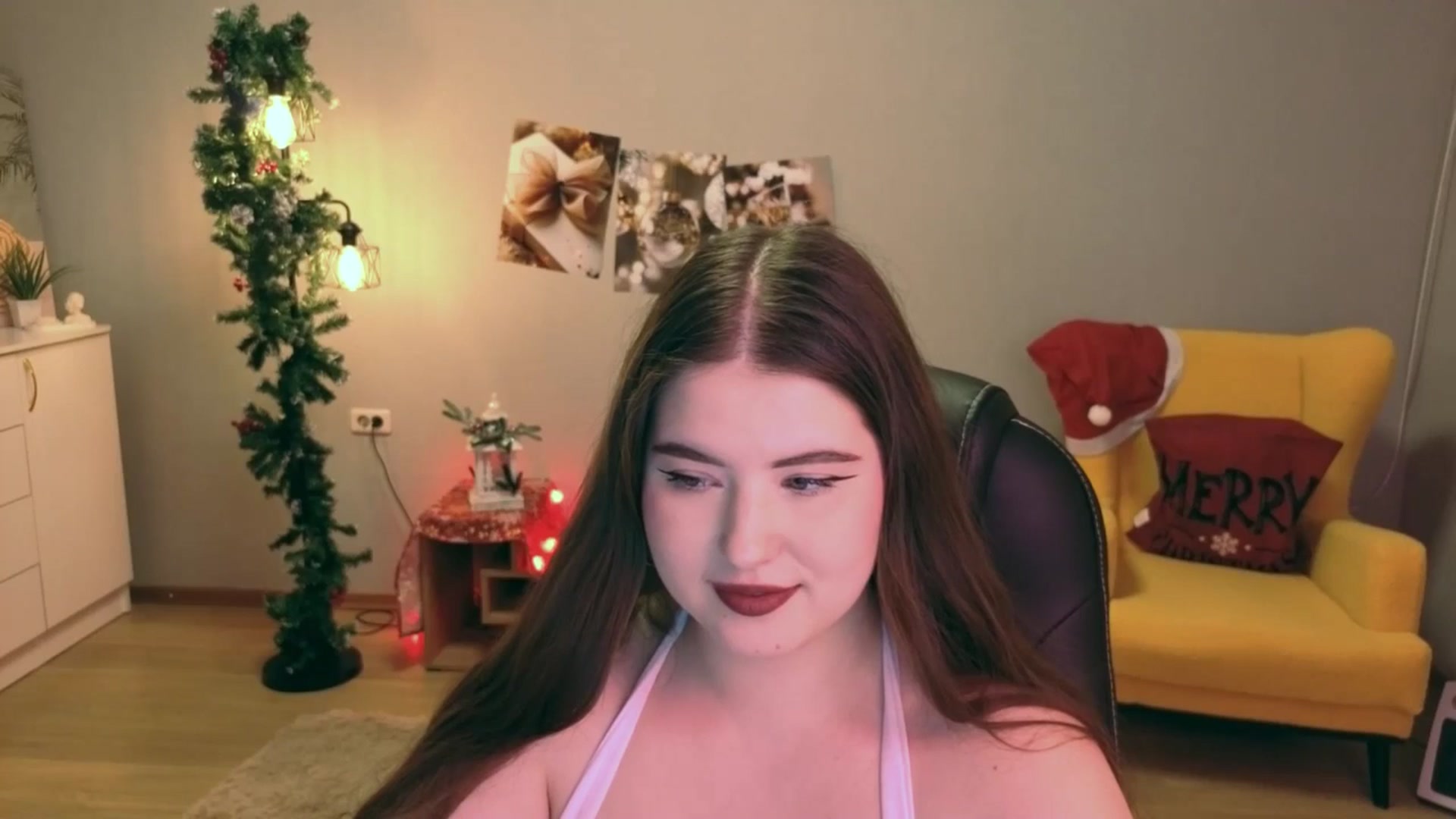 Gallery image thumbnail from EnigmaVeil's myfreecams stream on, 12/25/2025, 23:11 image 6 of 20