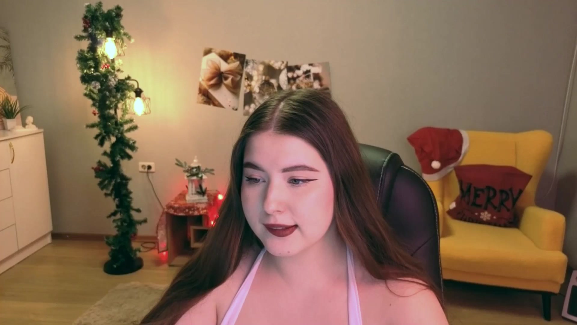 Gallery image thumbnail from EnigmaVeil's myfreecams stream on, 12/25/2025, 23:11 image 9 of 20