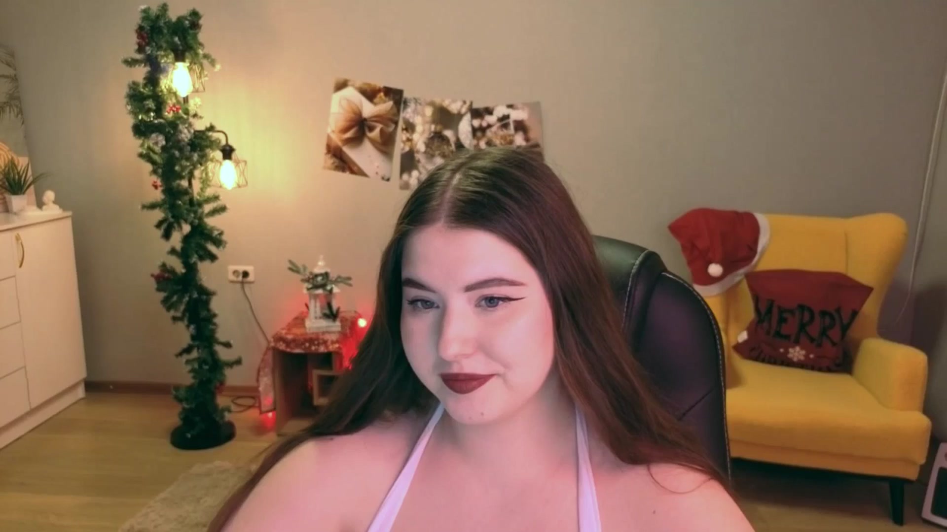 Gallery image thumbnail from EnigmaVeil's myfreecams stream on, 12/25/2025, 23:11 image 12 of 20