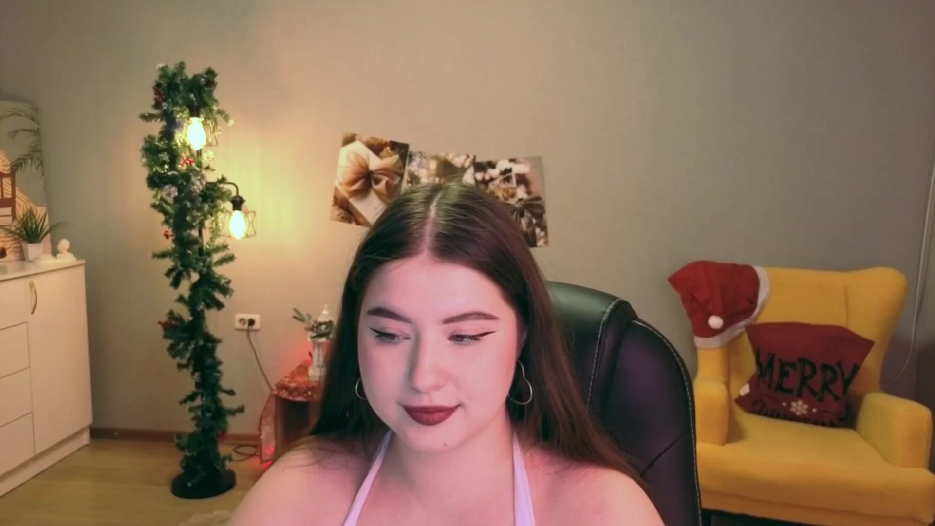 Gallery image thumbnail from EnigmaVeil's myfreecams stream on, 12/25/2025, 23:49 image 19 of 20