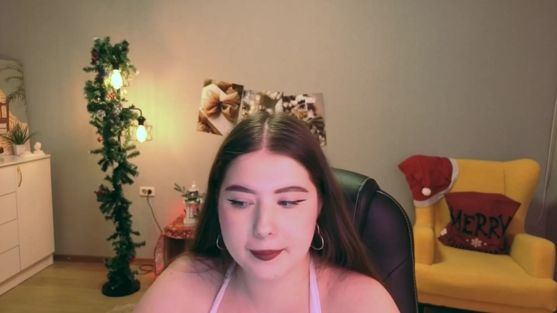 Gallery image thumbnail from EnigmaVeil's myfreecams stream on, 12/25/2025, 23:49 image 18 of 20