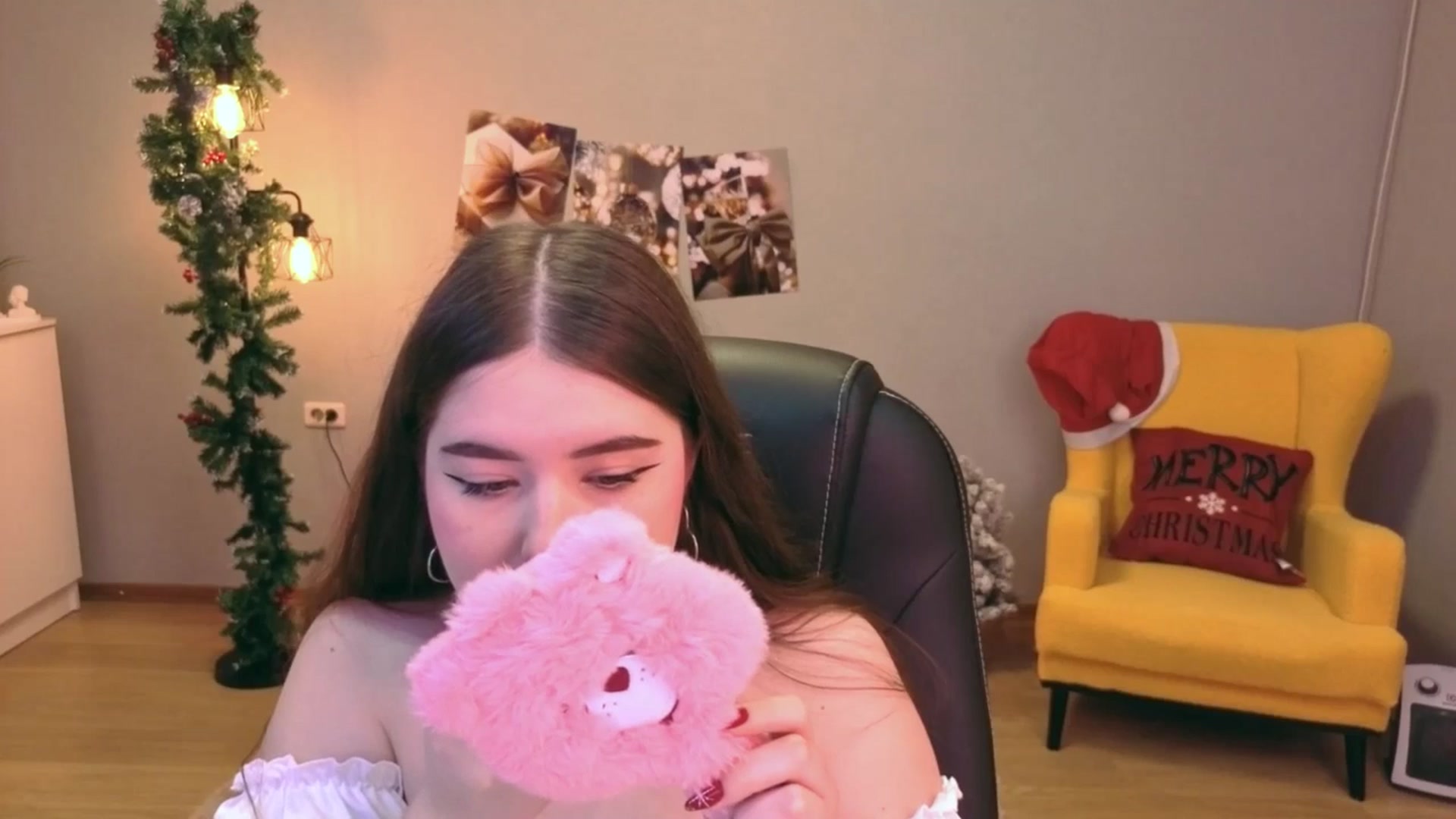 Gallery image thumbnail from EnigmaVeil's myfreecams stream on, 12/29/2025, 21:08 image 5 of 20