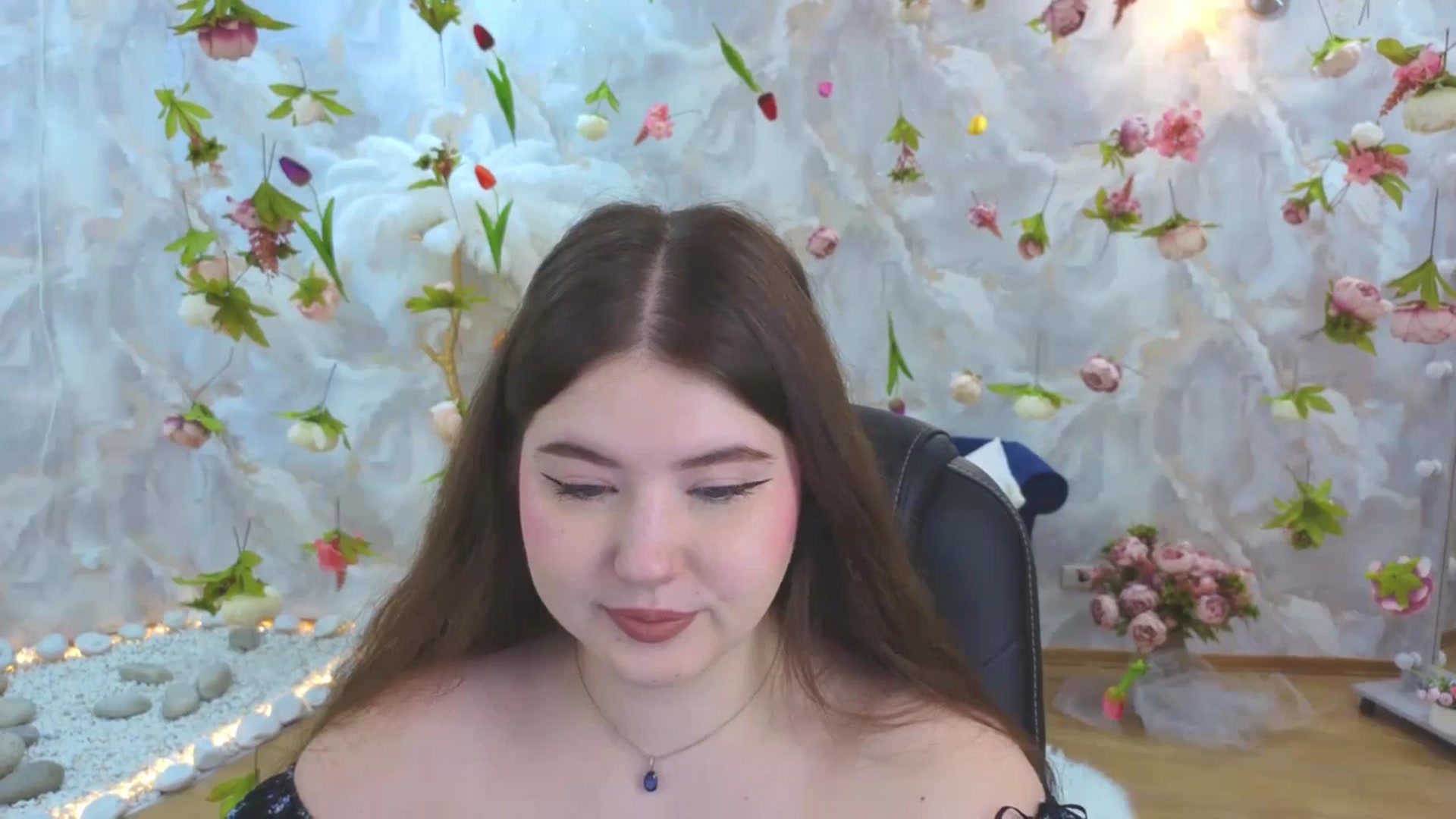 Gallery image thumbnail from EnigmaVeil's myfreecams stream on, 04/07/2026, 20:45 image 2 of 20