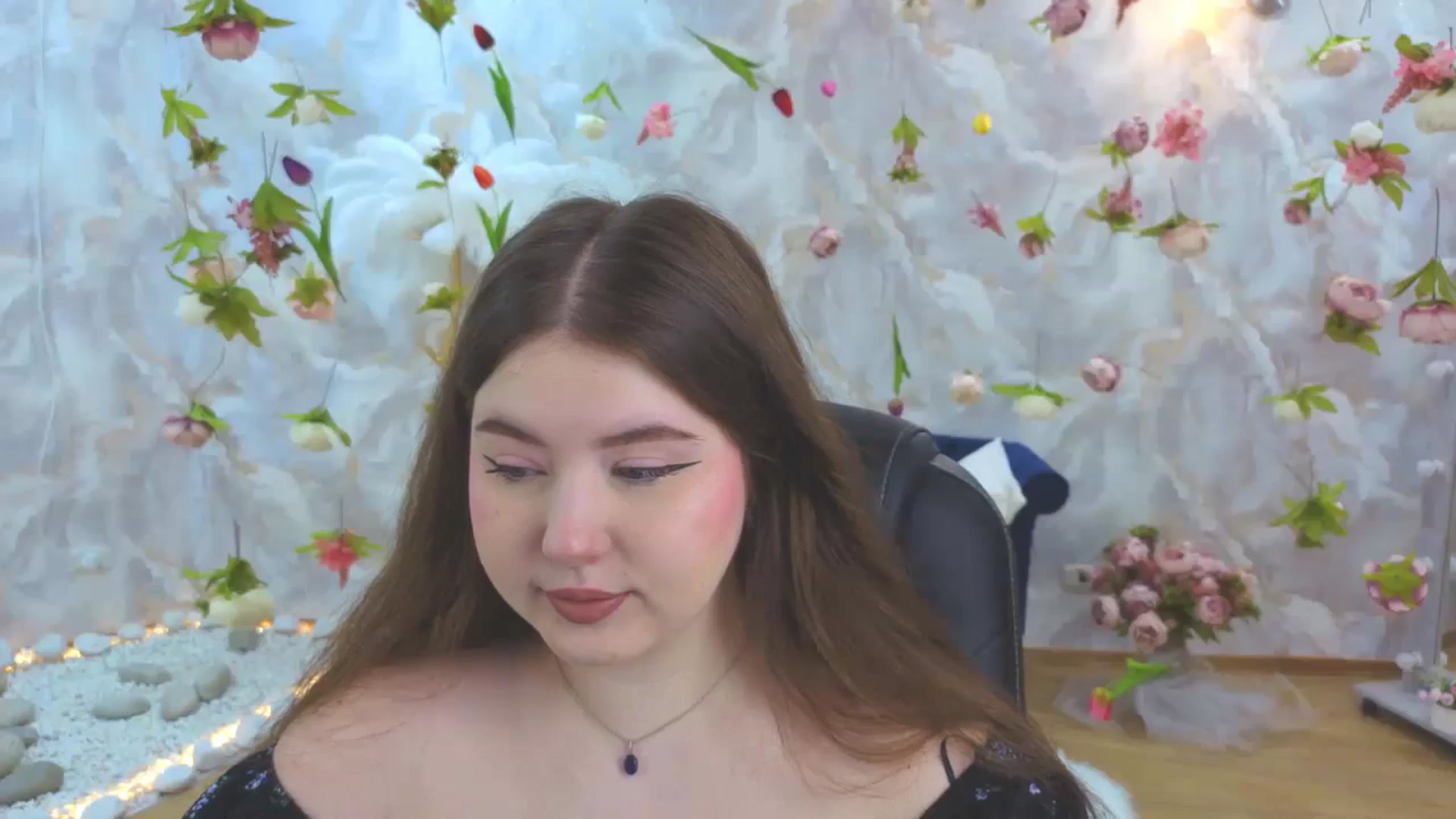 Gallery image thumbnail from EnigmaVeil's myfreecams stream on, 04/07/2026, 20:45 image 15 of 20