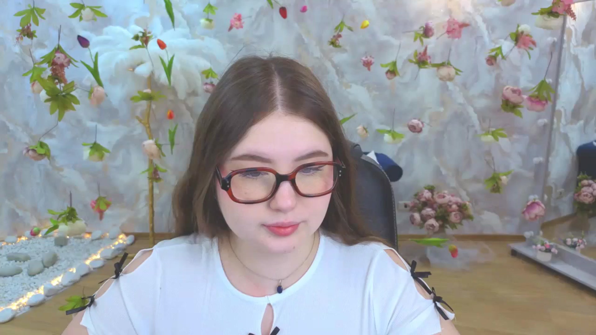 Gallery image thumbnail from EnigmaVeil's myfreecams stream on, 04/12/2026, 19:33 image 4 of 20