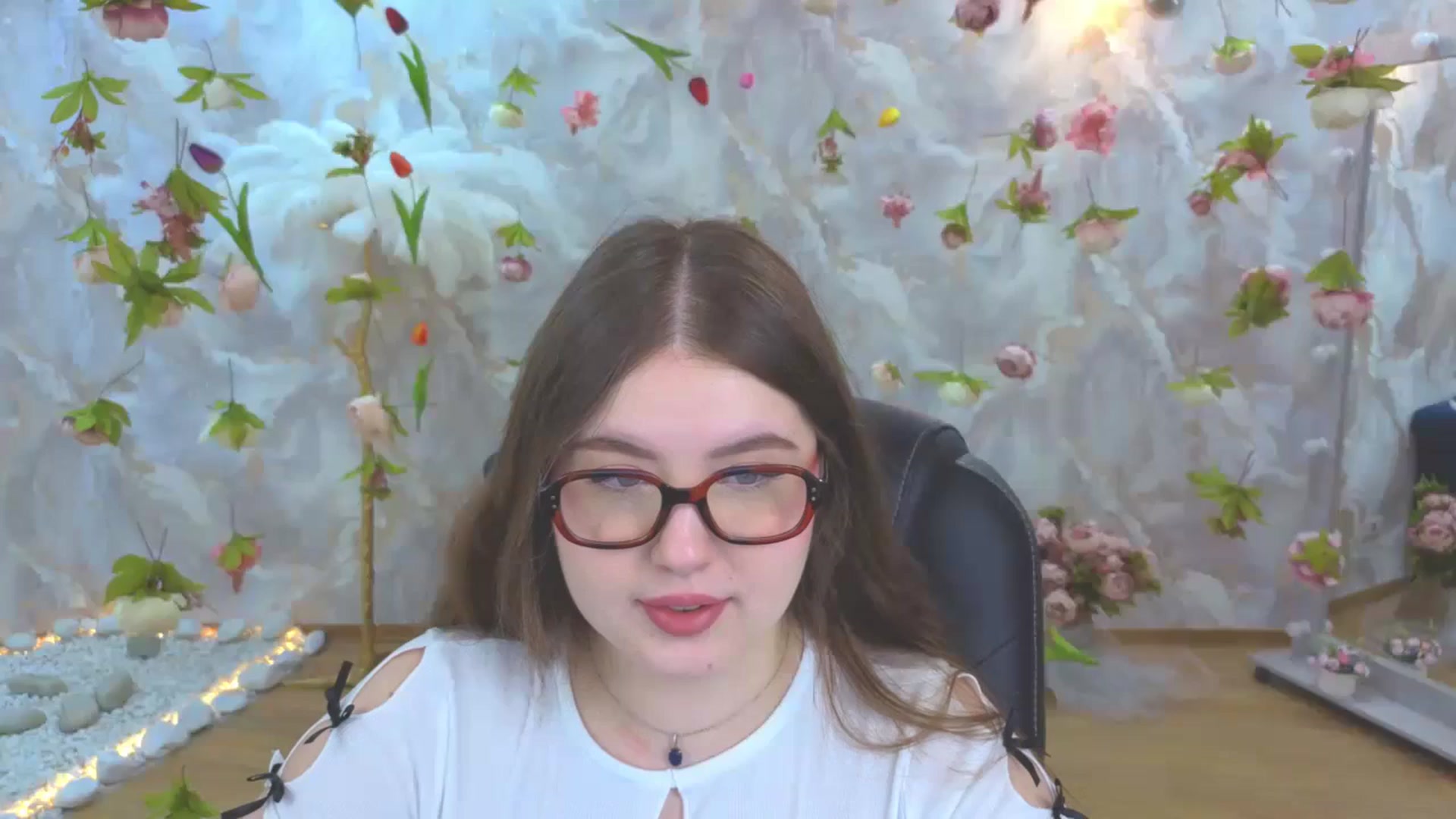 Gallery image thumbnail from EnigmaVeil's myfreecams stream on, 04/12/2026, 20:04 image 3 of 20