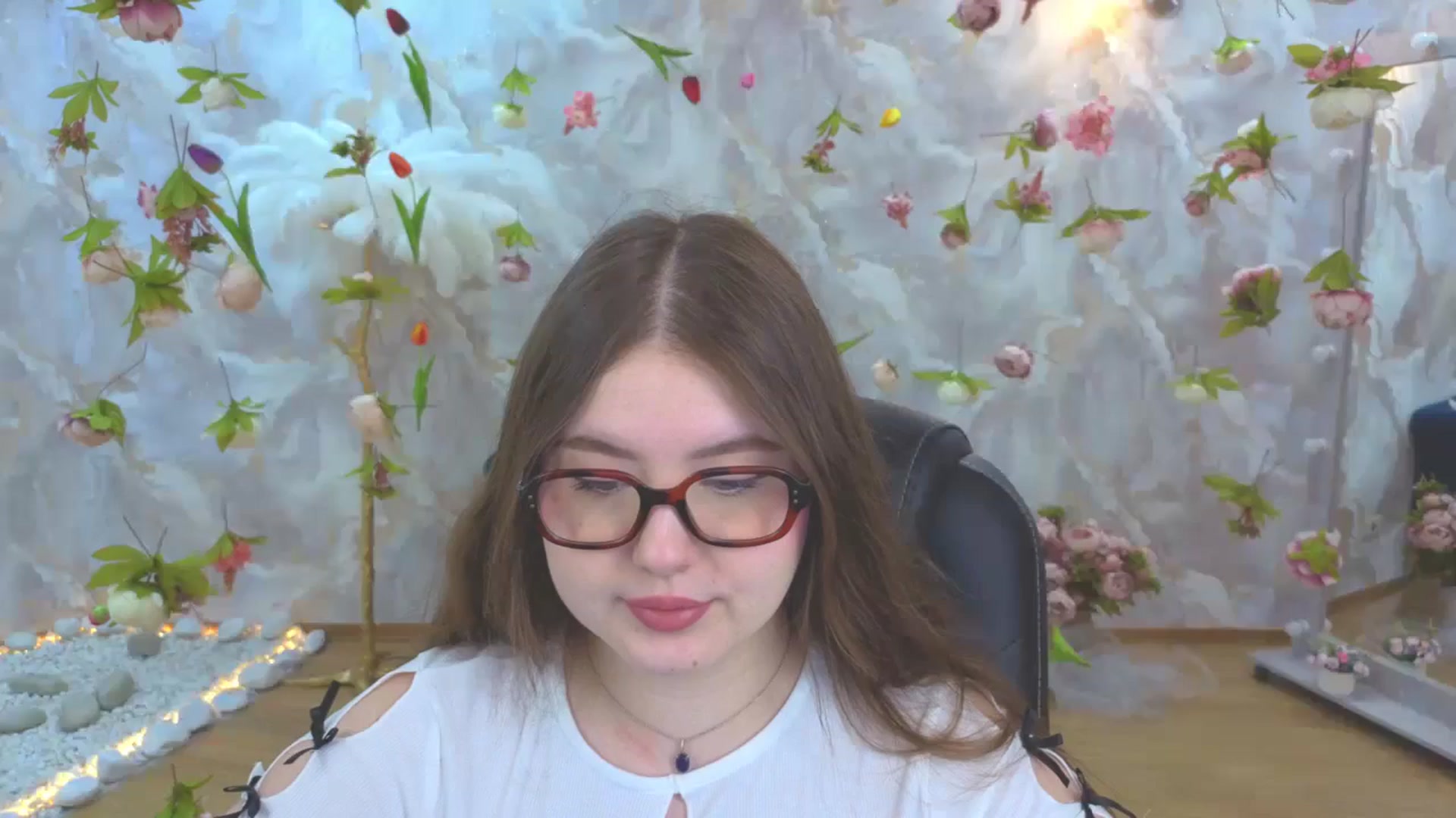 Gallery image thumbnail from EnigmaVeil's myfreecams stream on, 04/12/2026, 20:04 image 1 of 20