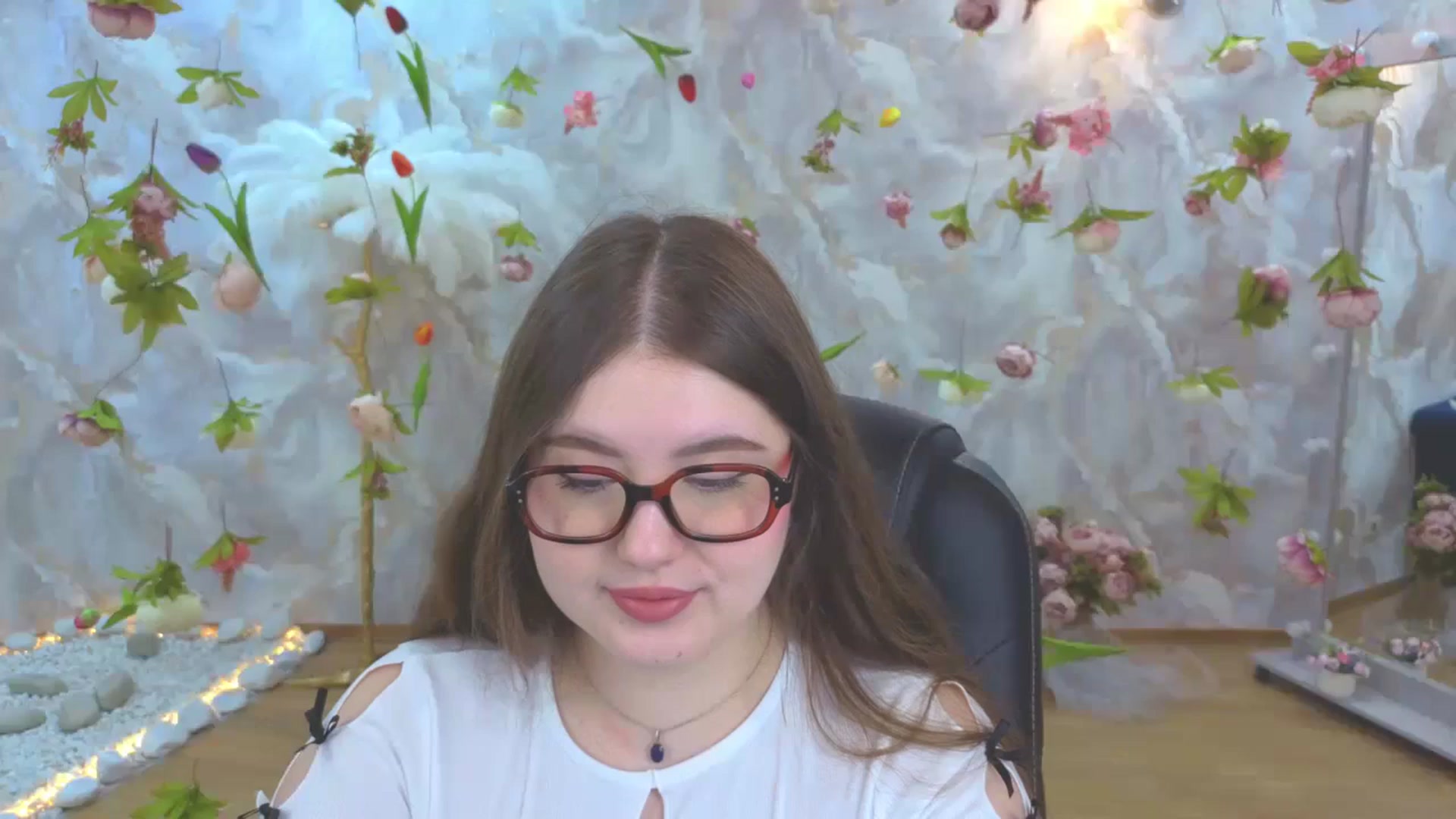 Gallery image thumbnail from EnigmaVeil's myfreecams stream on, 04/12/2026, 20:04 image 6 of 20