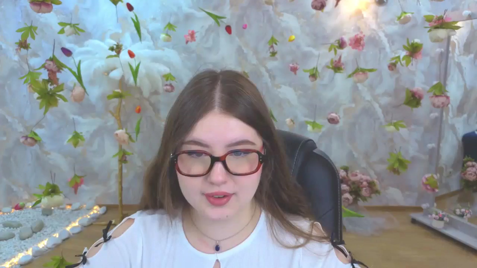 Gallery image thumbnail from EnigmaVeil's myfreecams stream on, 04/12/2026, 20:04 image 4 of 20
