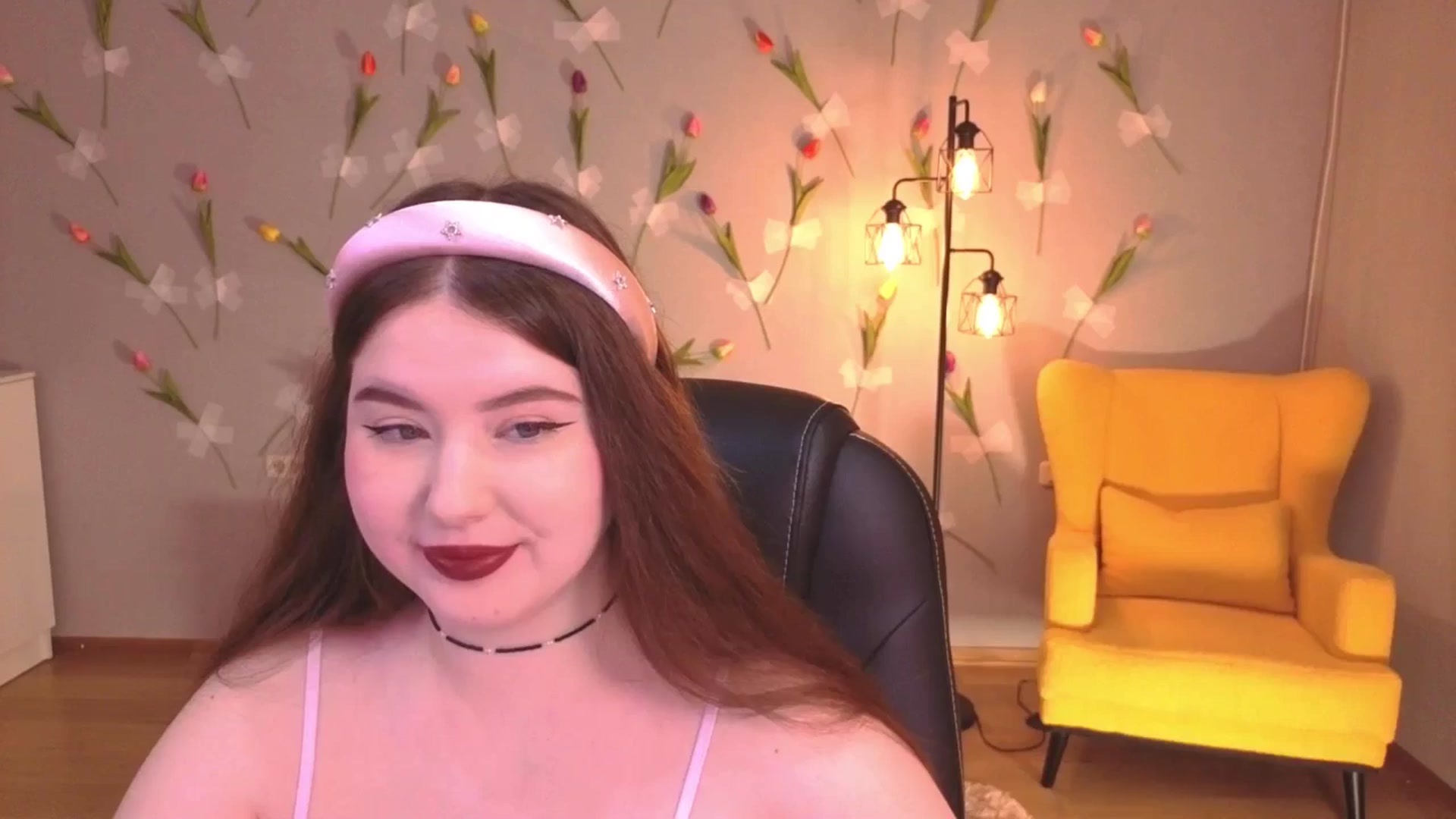Gallery image thumbnail from EnigmaVeil's myfreecams stream on, 04/19/2026, 21:19 image 6 of 20