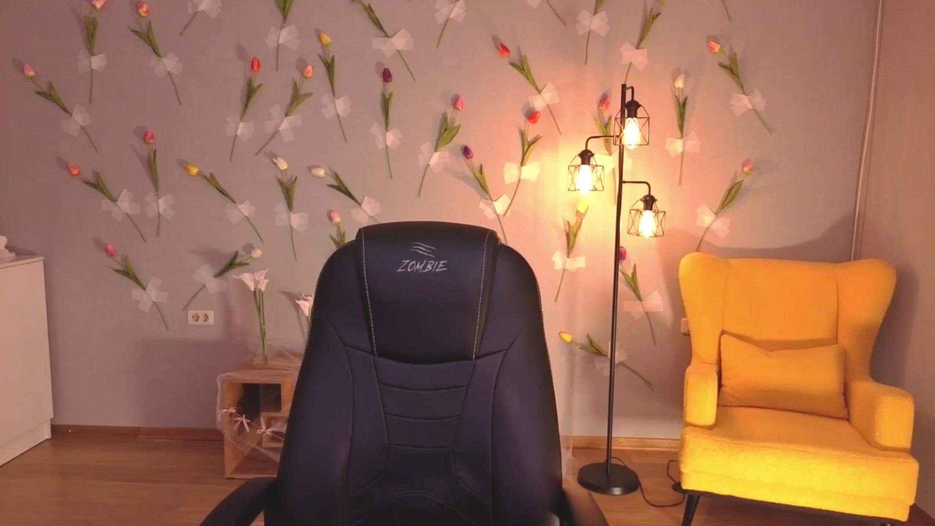 Gallery image thumbnail from EnigmaVeil's myfreecams stream on, 04/19/2026, 21:19 image 19 of 20