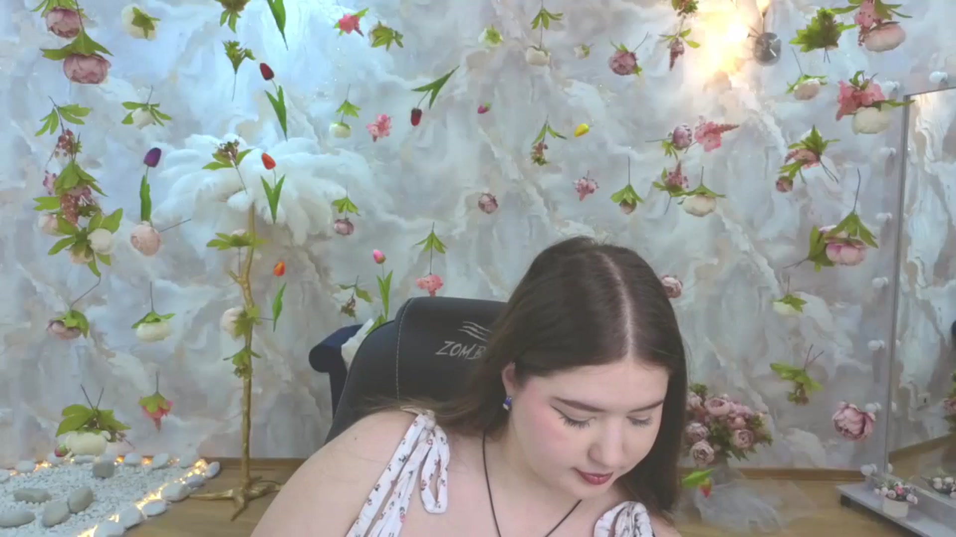Gallery image thumbnail from EnigmaVeil's myfreecams stream on, 04/25/2026, 19:16 image 8 of 20