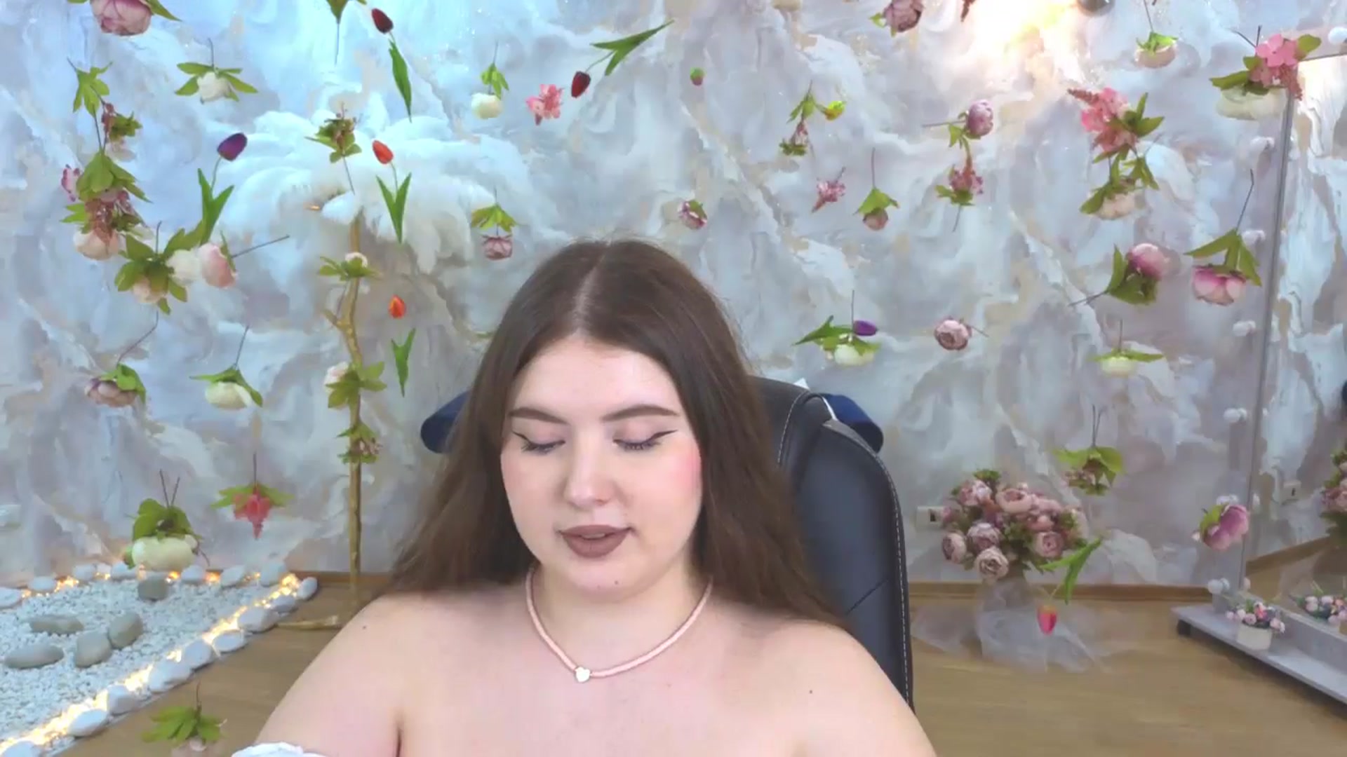 Gallery image thumbnail from EnigmaVeil's myfreecams stream on, 05/09/2026, 02:04 image 18 of 20