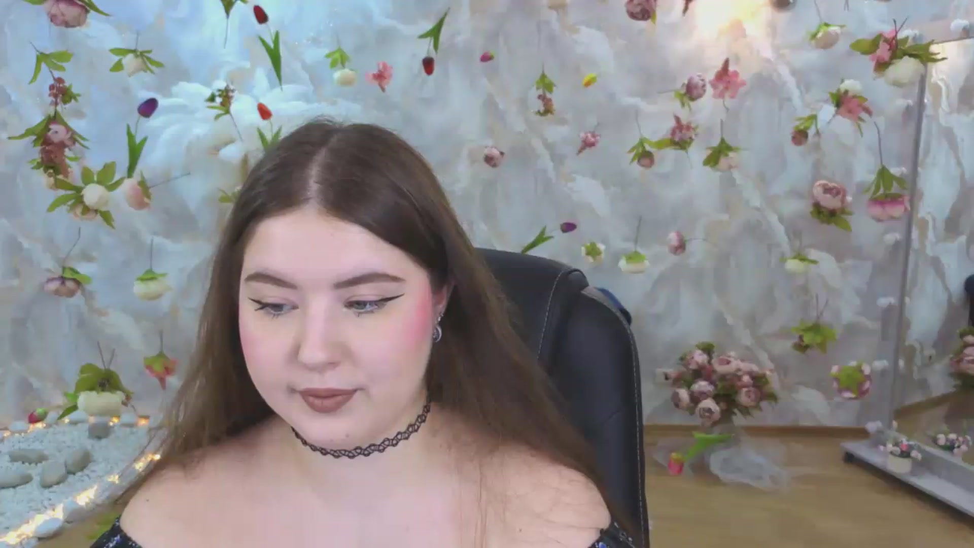 Gallery image thumbnail from EnigmaVeil's myfreecams stream on, 05/15/2026, 23:47 image 17 of 20