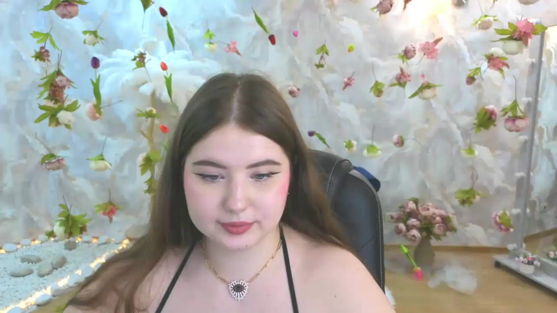 Gallery image thumbnail from EnigmaVeil's myfreecams stream on, 05/21/2026, 07:37 image 2 of 20