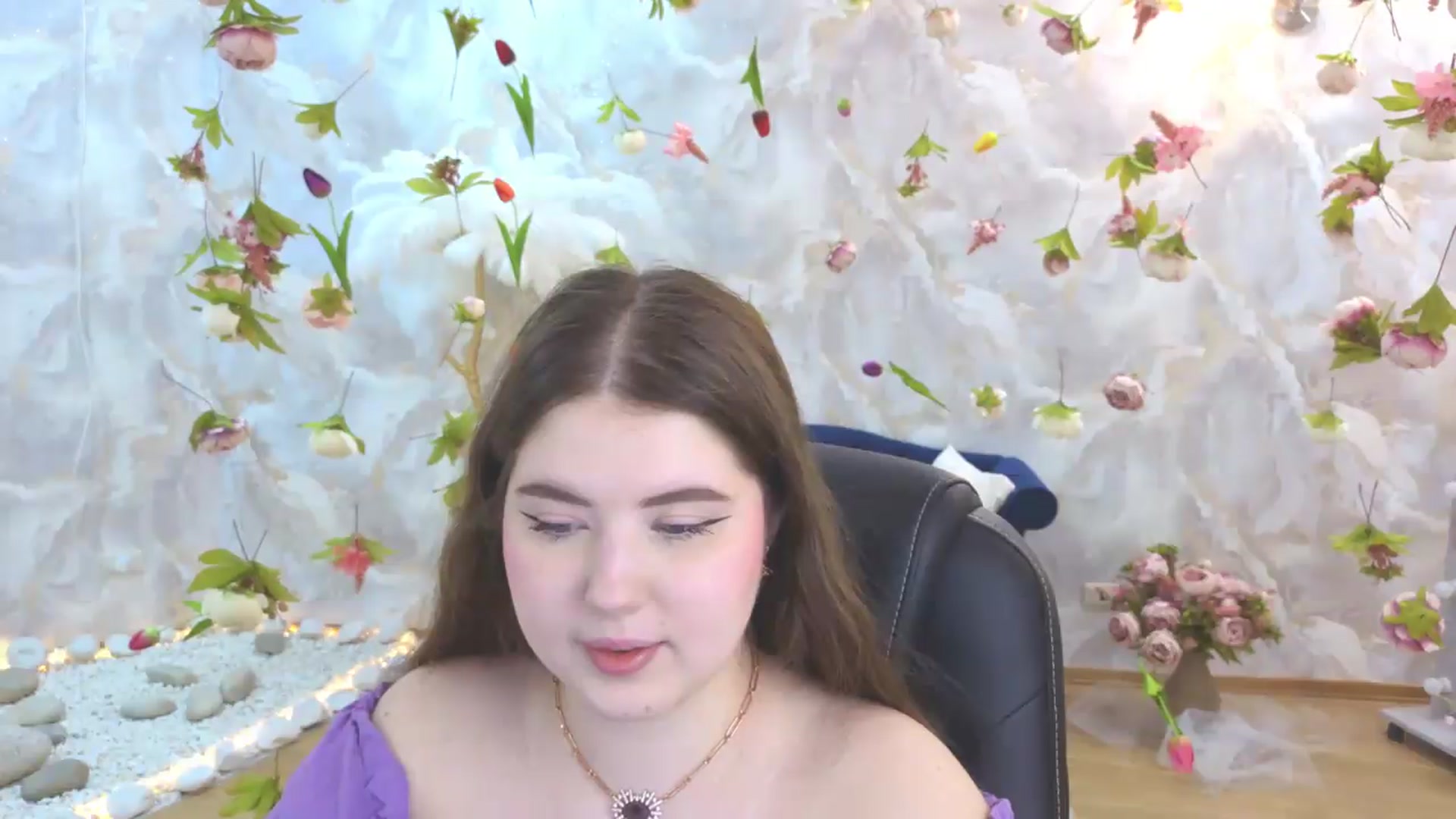 Gallery image thumbnail from EnigmaVeil's myfreecams stream on, 05/23/2026, 18:44 image 17 of 20