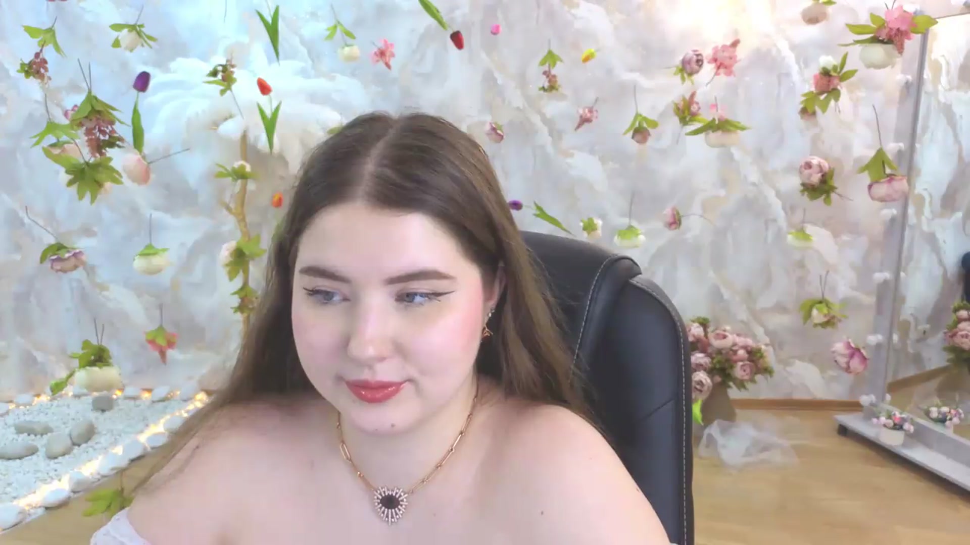 Gallery image thumbnail from EnigmaVeil's myfreecams stream on, 05/24/2026, 03:47 image 17 of 20