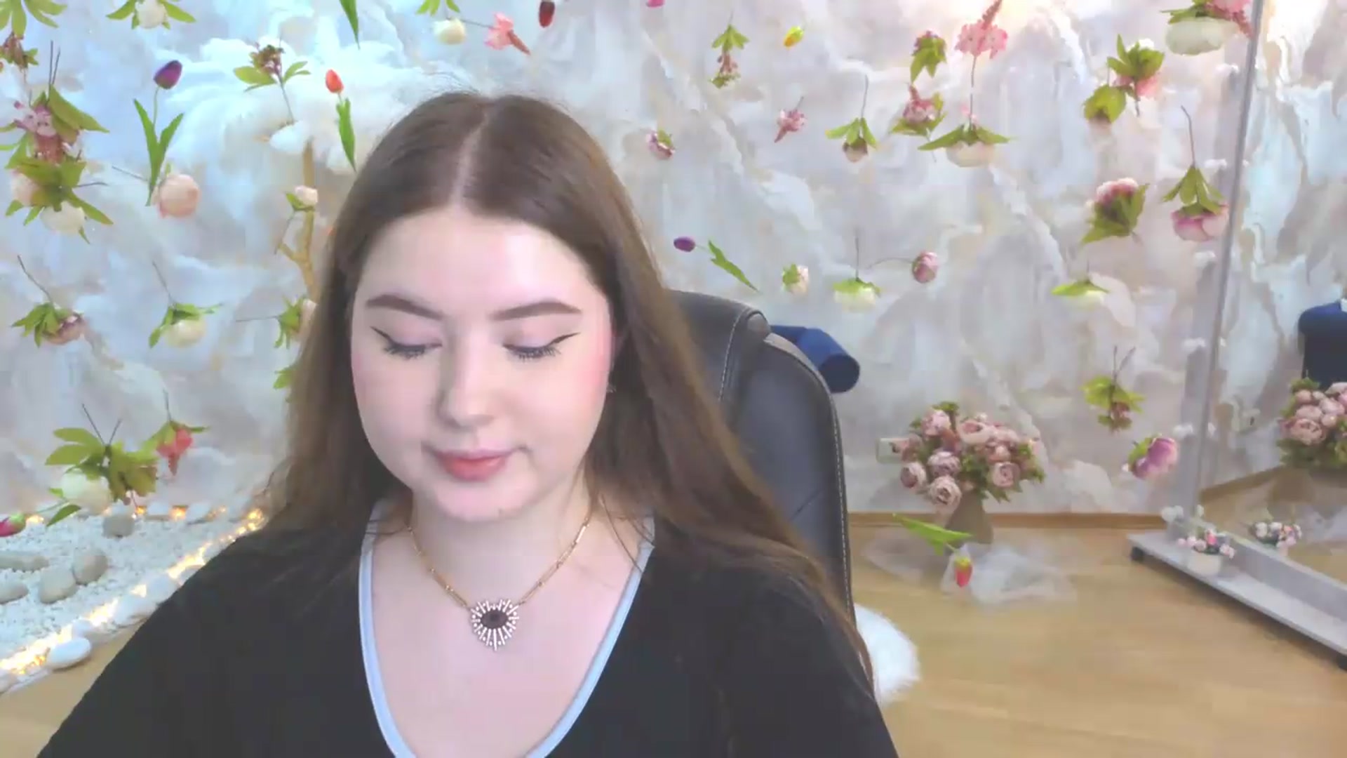 Gallery image thumbnail from EnigmaVeil's myfreecams stream on, 05/25/2026, 19:48 image 17 of 20