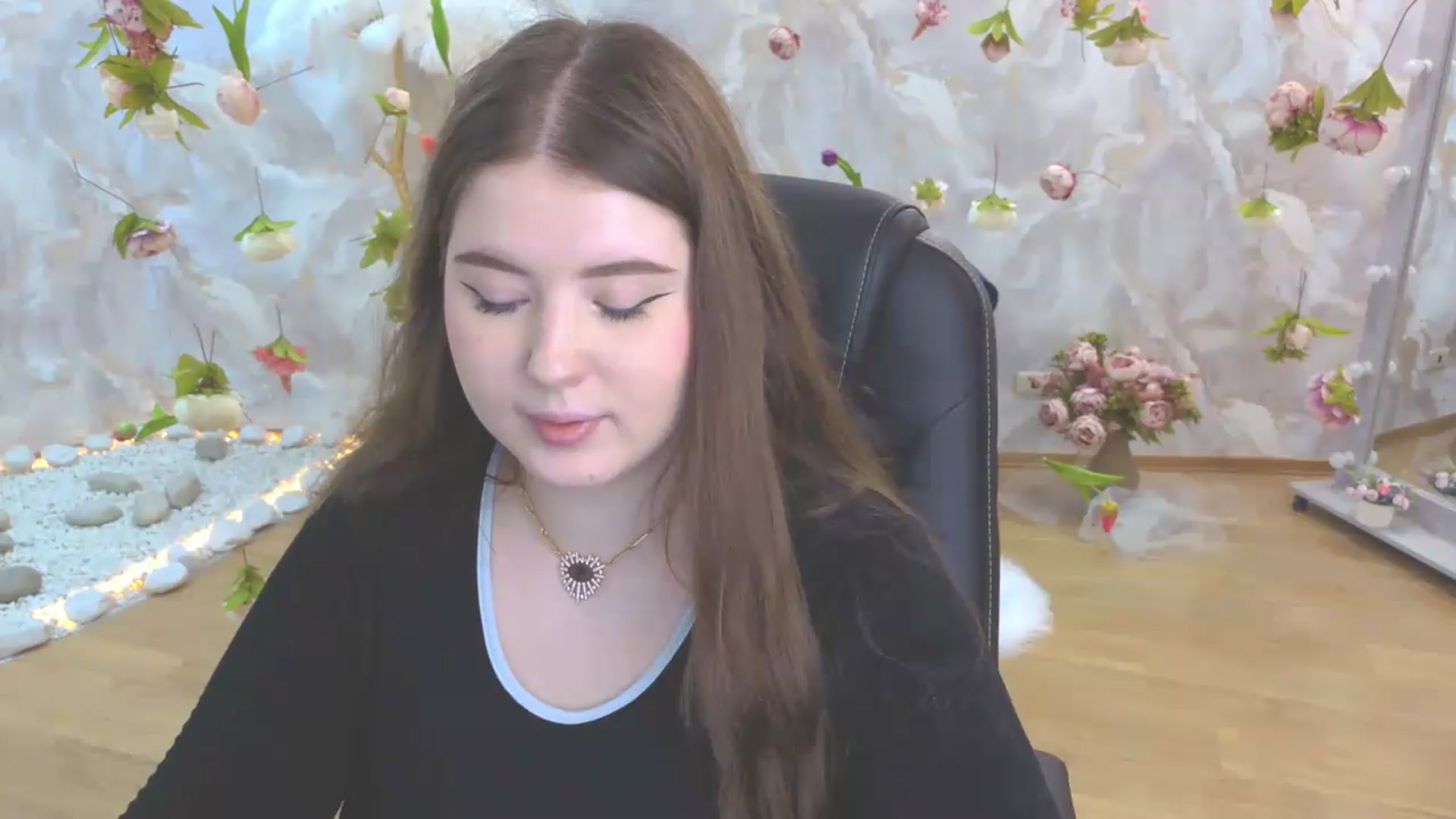 Gallery image thumbnail from EnigmaVeil's myfreecams stream on, 05/25/2026, 20:36 image 20 of 20