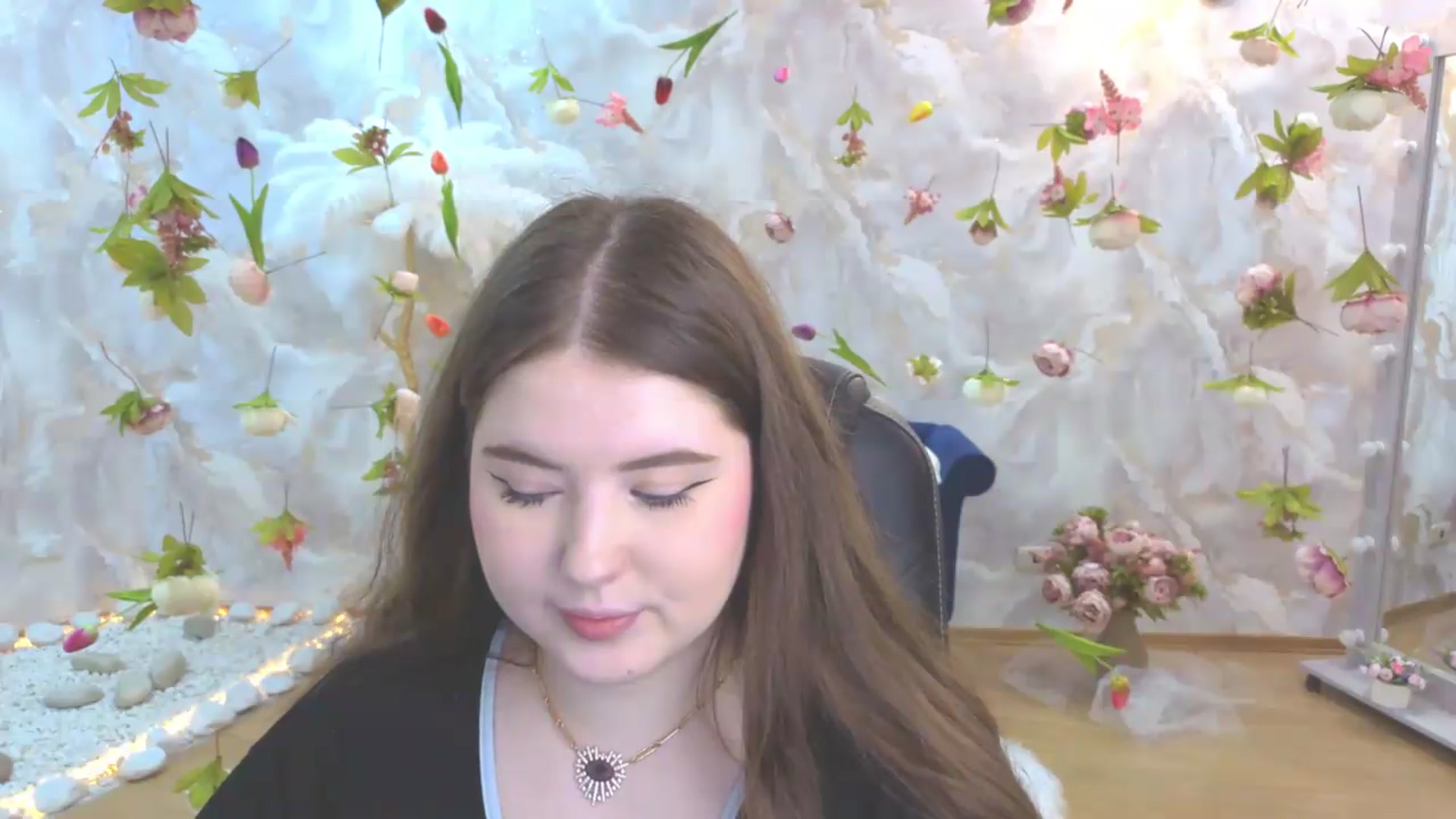 Gallery image thumbnail from EnigmaVeil's myfreecams stream on, 05/25/2026, 20:36 image 4 of 20
