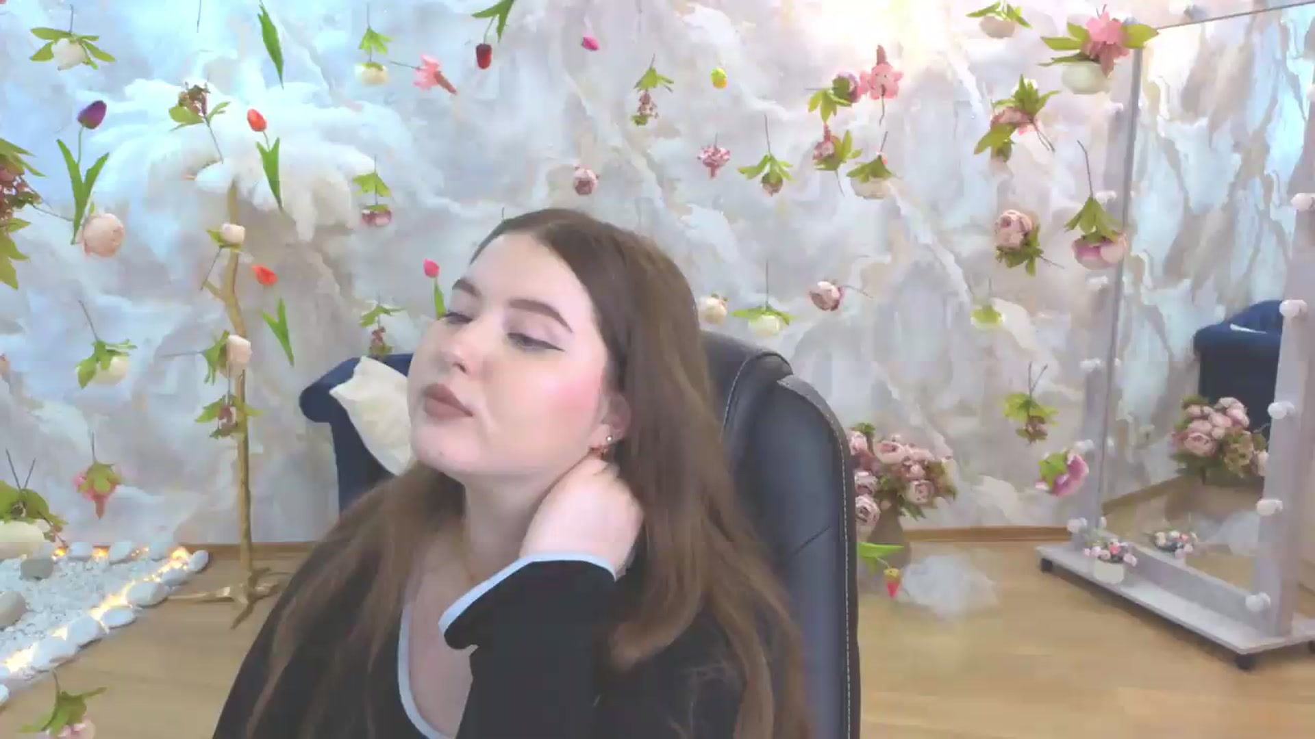 Gallery image thumbnail from EnigmaVeil's myfreecams stream on, 05/26/2026, 01:02 image 16 of 20