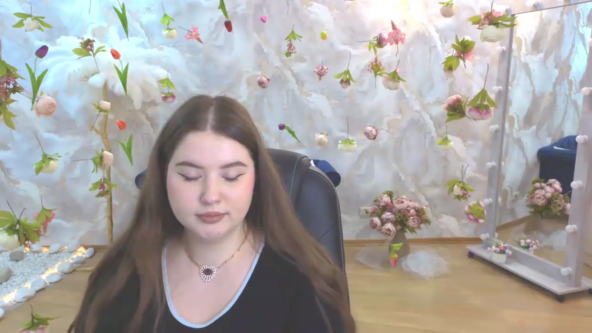 Gallery image thumbnail from EnigmaVeil's myfreecams stream on, 05/26/2026, 01:02 image 14 of 20