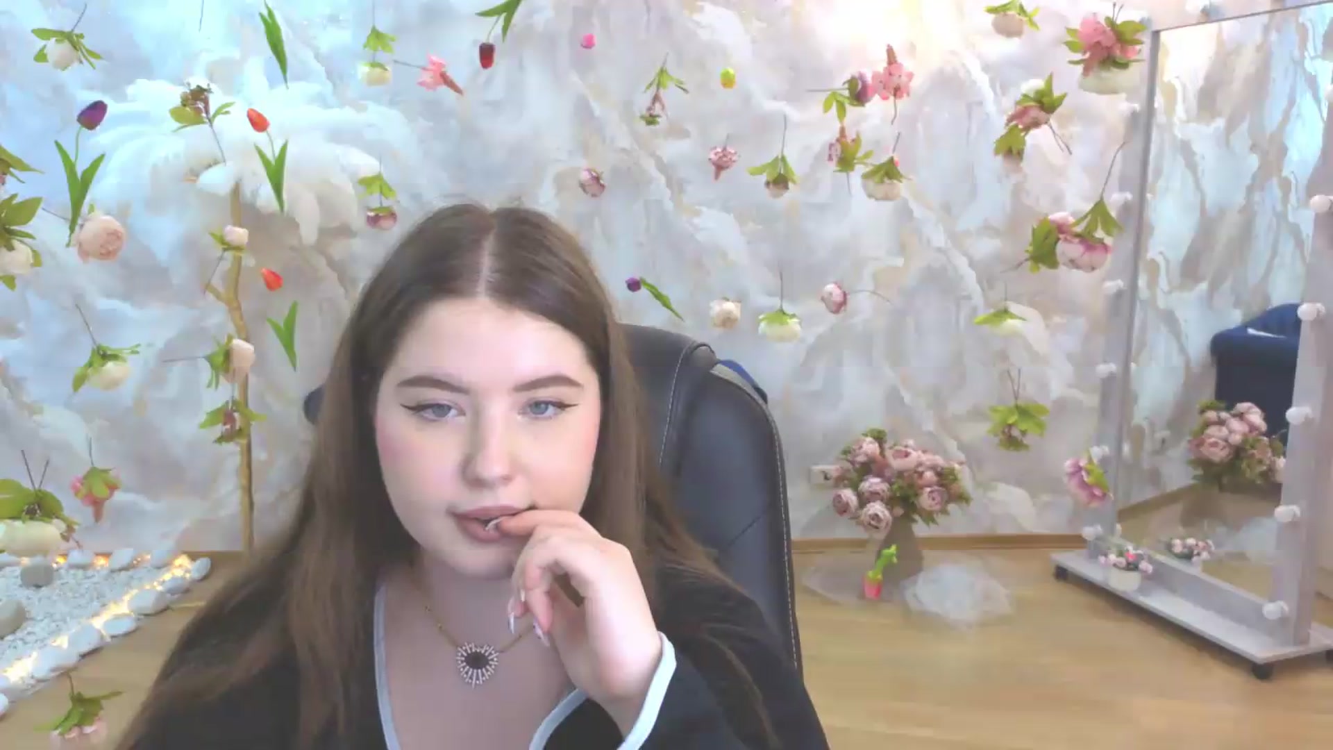 Gallery image thumbnail from EnigmaVeil's myfreecams stream on, 05/26/2026, 01:02 image 13 of 20