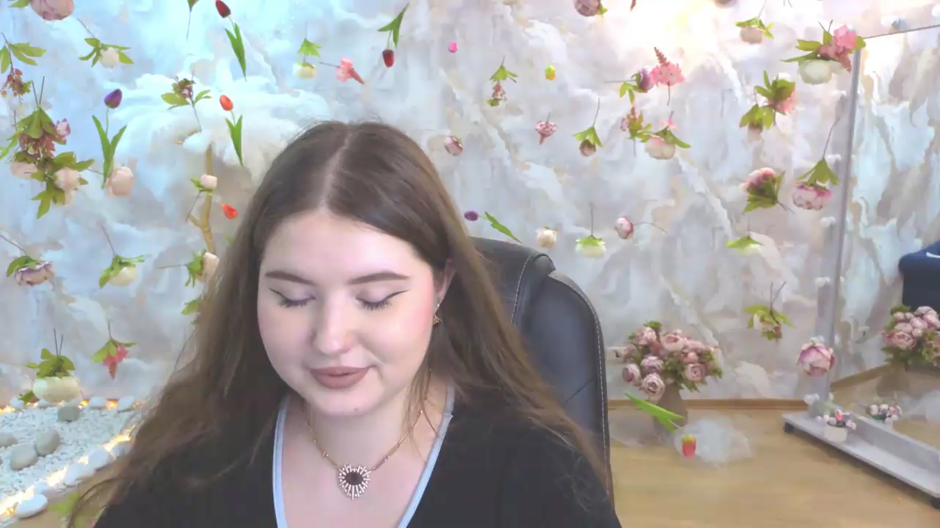 Gallery image thumbnail from EnigmaVeil's myfreecams stream on, 05/26/2026, 02:02 image 17 of 20
