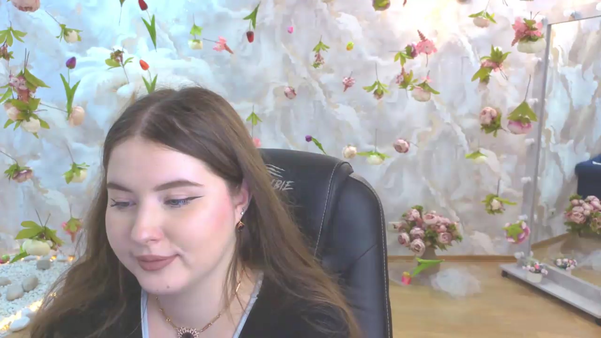 Gallery image thumbnail from EnigmaVeil's myfreecams stream on, 05/26/2026, 02:02 image 19 of 20