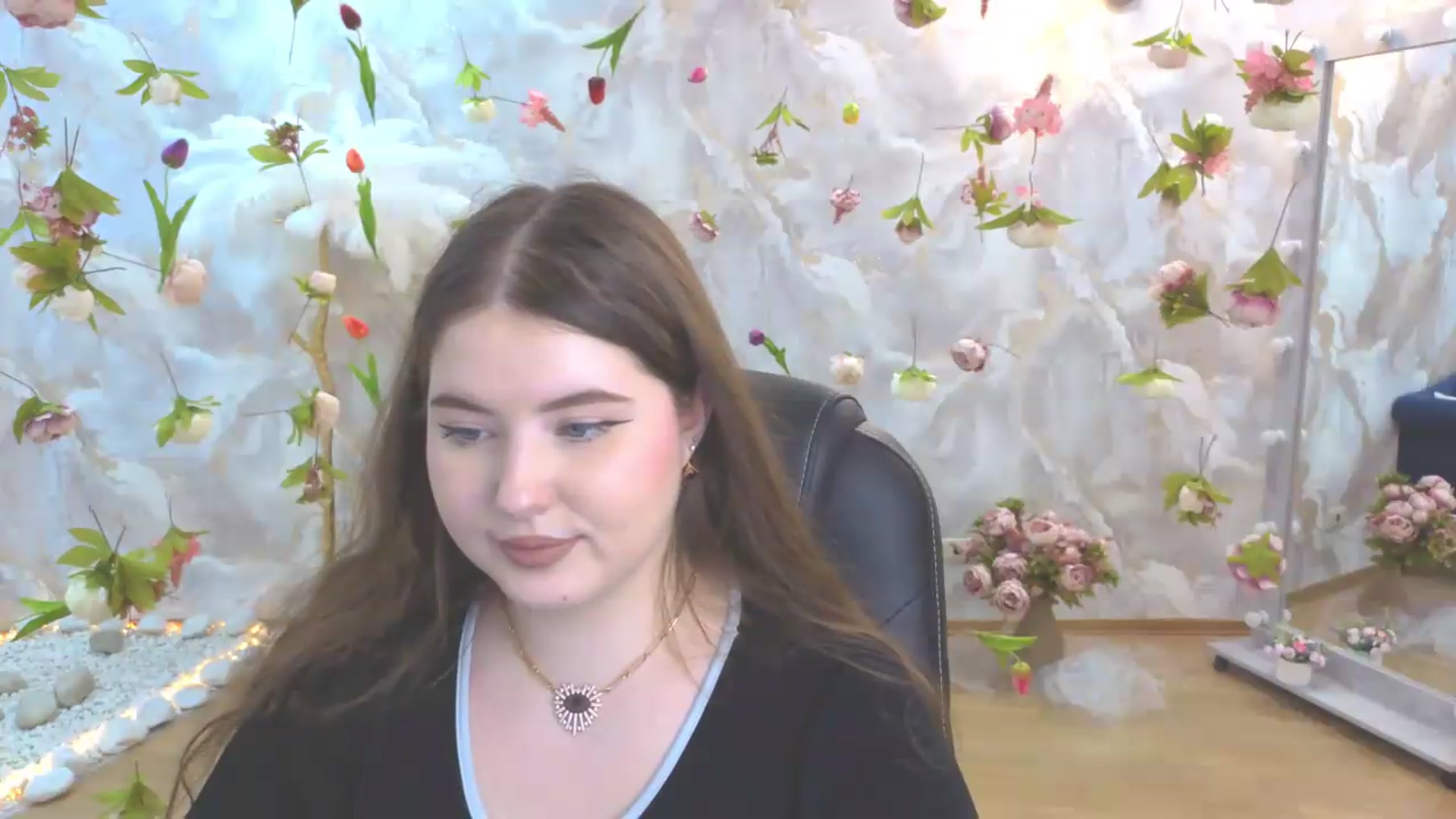 Gallery image thumbnail from EnigmaVeil's myfreecams stream on, 05/26/2026, 02:02 image 18 of 20