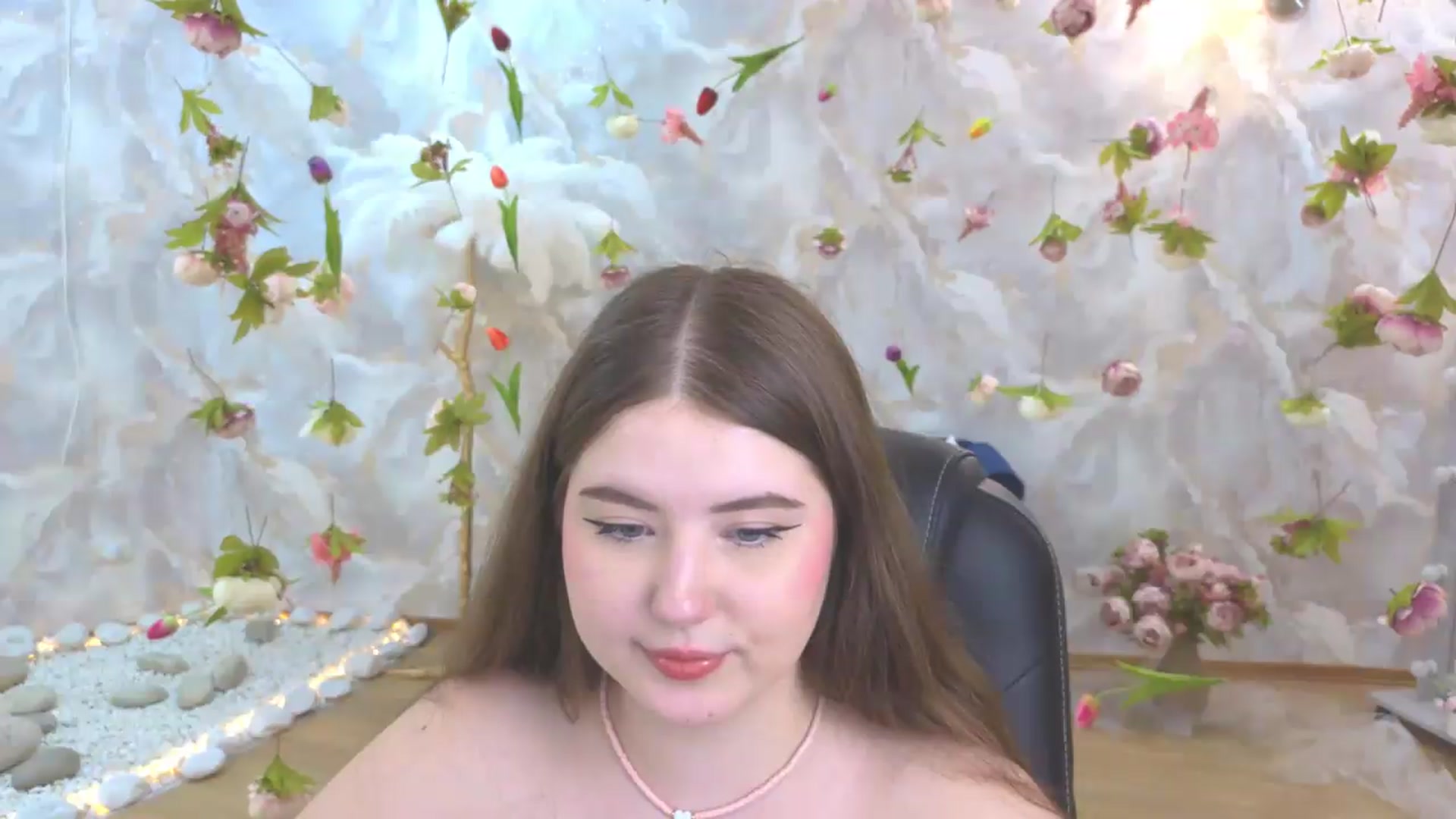 Gallery image thumbnail from EnigmaVeil's myfreecams stream on, 06/04/2026, 12:06 image 18 of 20