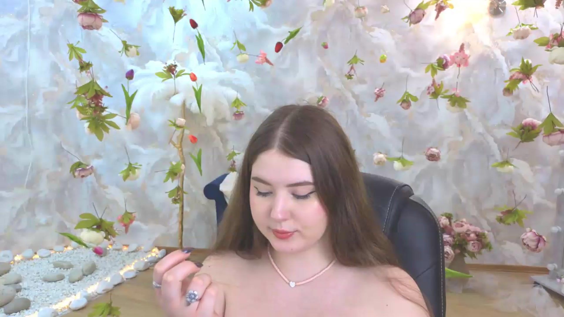 Gallery image thumbnail from EnigmaVeil's myfreecams stream on, 06/04/2026, 12:06 image 17 of 20