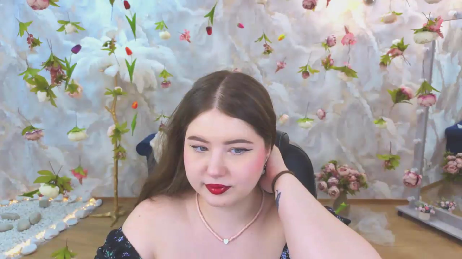 Gallery image thumbnail from EnigmaVeil's myfreecams stream on, 06/06/2026, 19:07 image 5 of 20