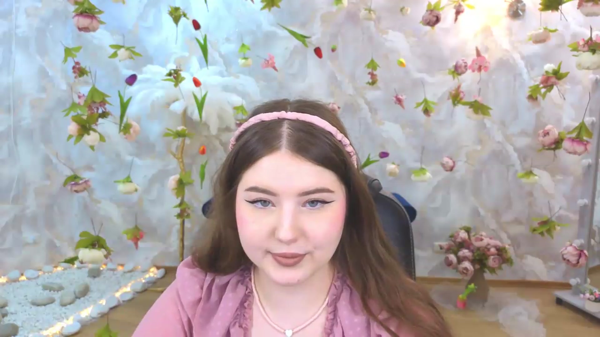 Gallery image thumbnail from EnigmaVeil's myfreecams stream on, 06/09/2026, 06:36 image 6 of 20