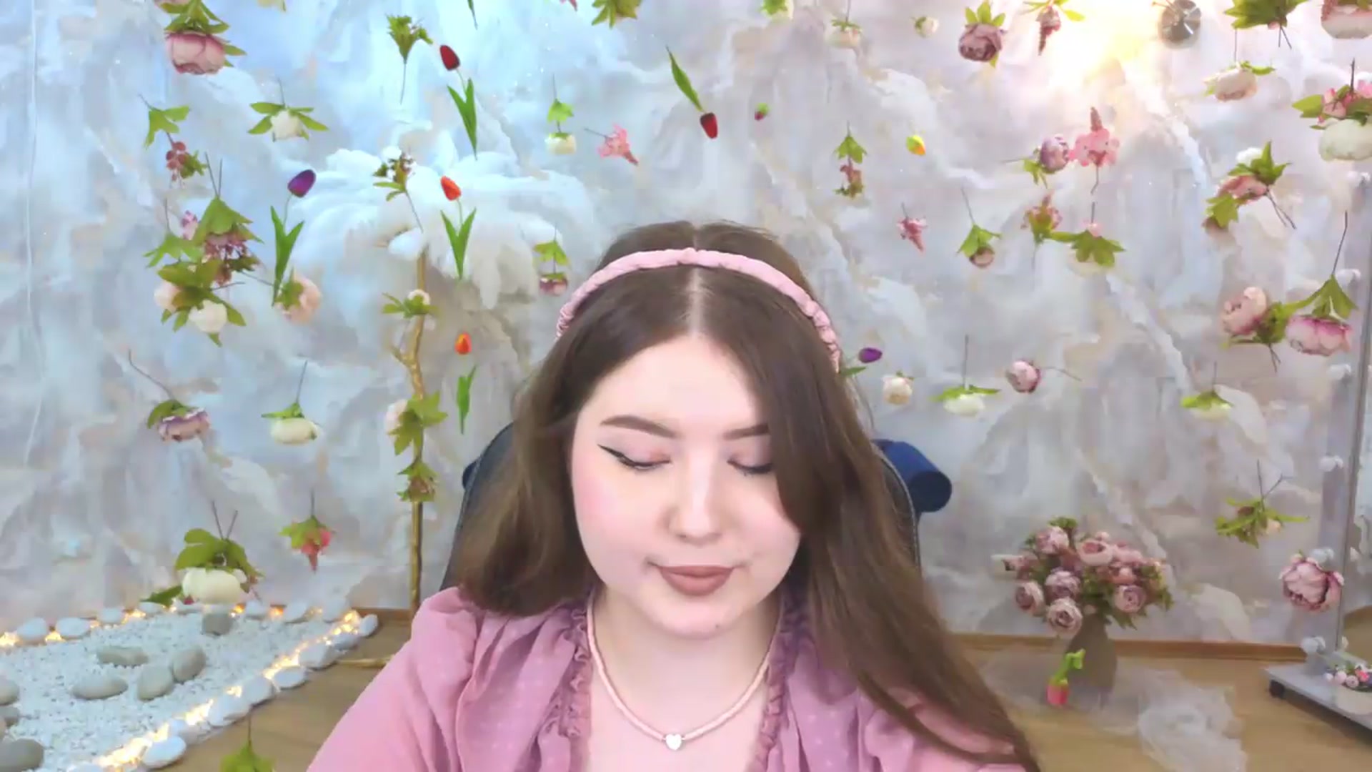 Gallery image thumbnail from EnigmaVeil's myfreecams stream on, 06/09/2026, 06:36 image 4 of 20