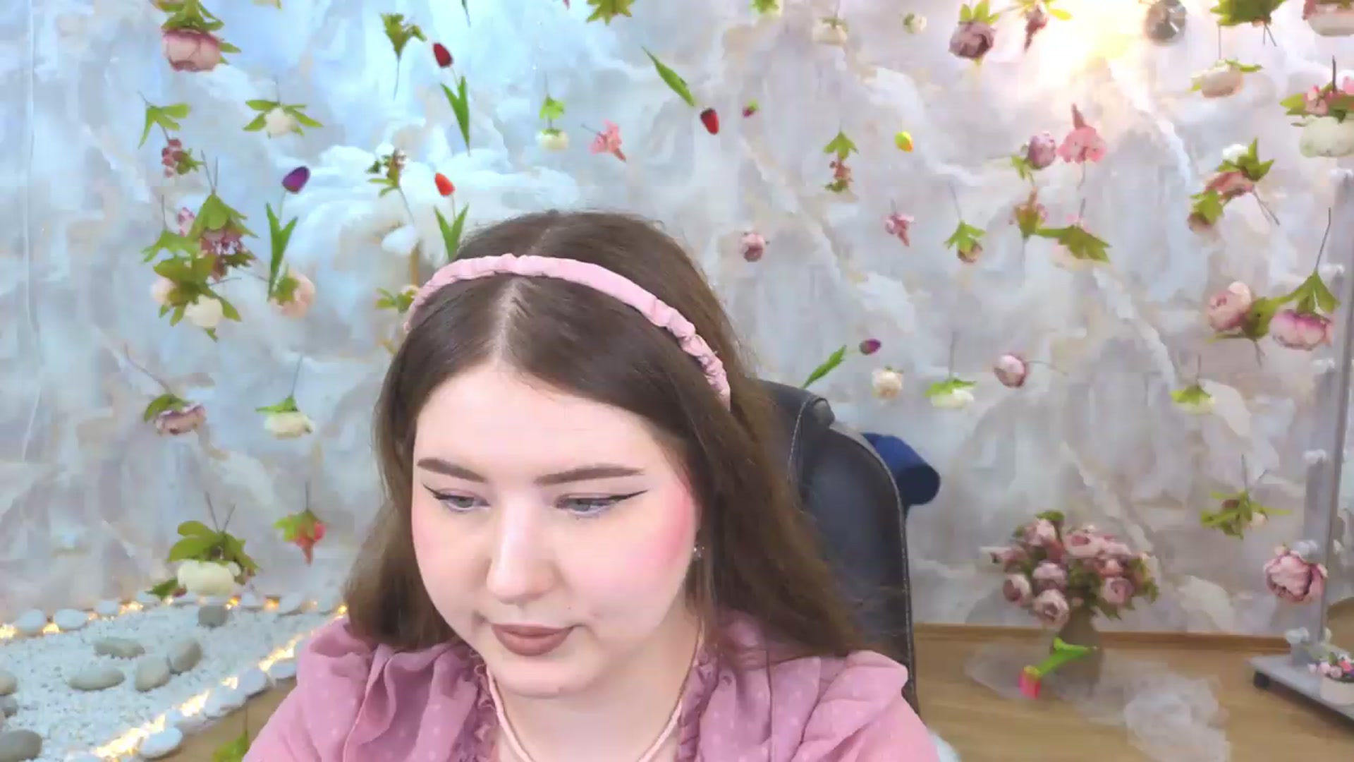 Gallery image thumbnail from EnigmaVeil's myfreecams stream on, 06/09/2026, 06:36 image 2 of 20