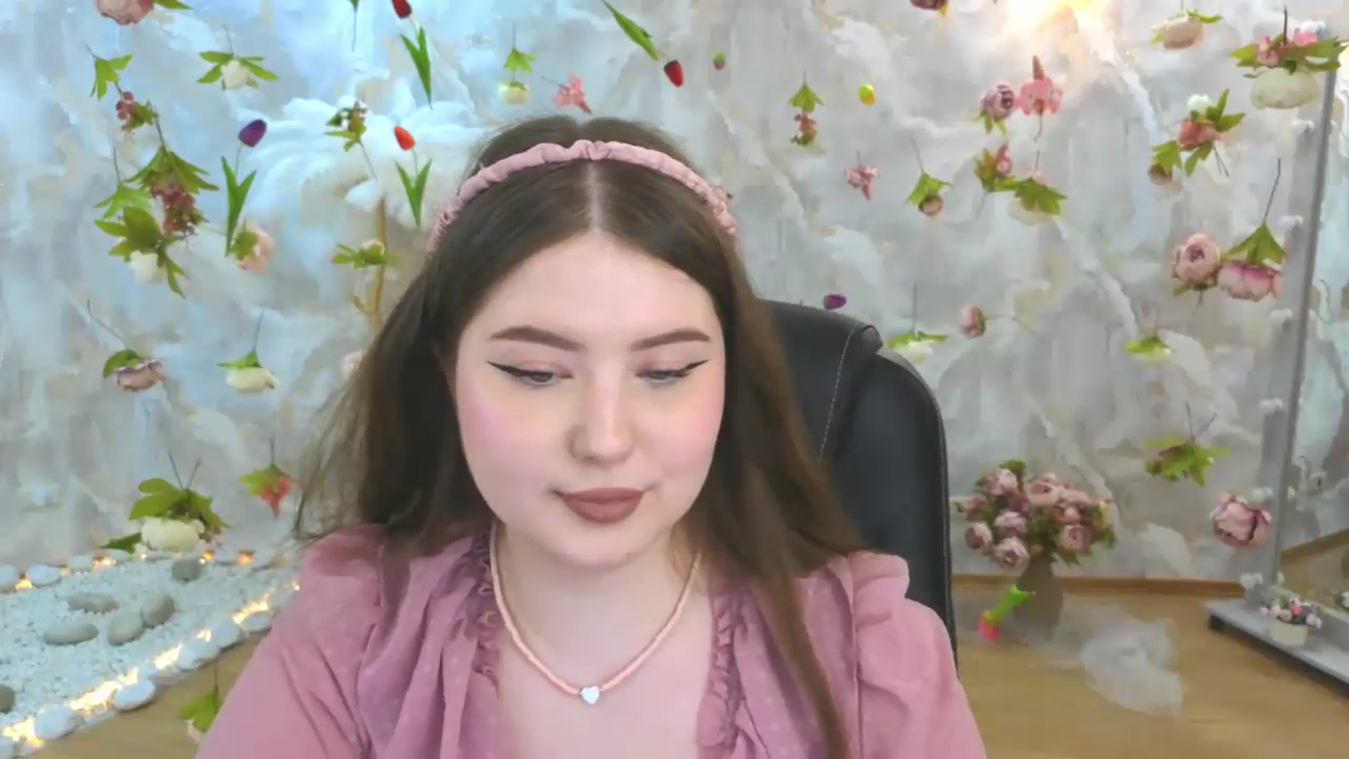 Gallery image thumbnail from EnigmaVeil's myfreecams stream on, 06/09/2026, 09:08 image 17 of 20