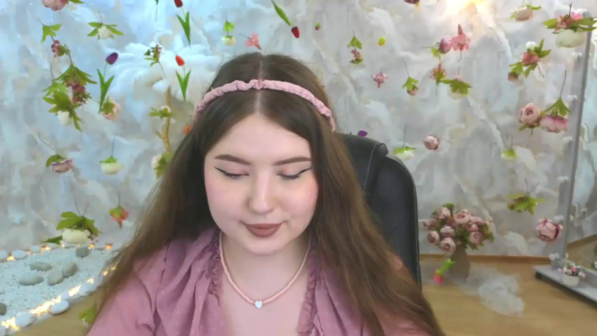 Gallery image thumbnail from EnigmaVeil's myfreecams stream on, 06/09/2026, 09:08 image 19 of 20
