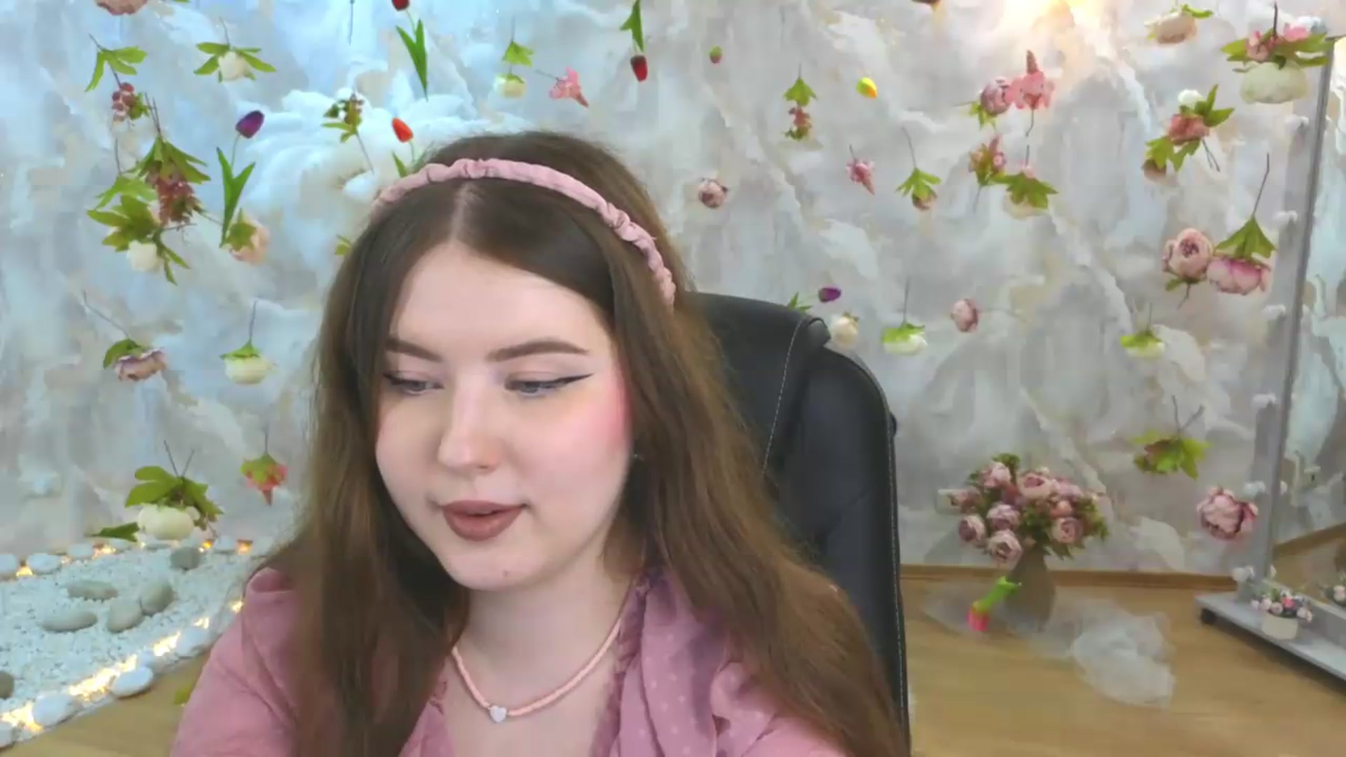 Gallery image thumbnail from EnigmaVeil's myfreecams stream on, 06/09/2026, 09:08 image 15 of 20